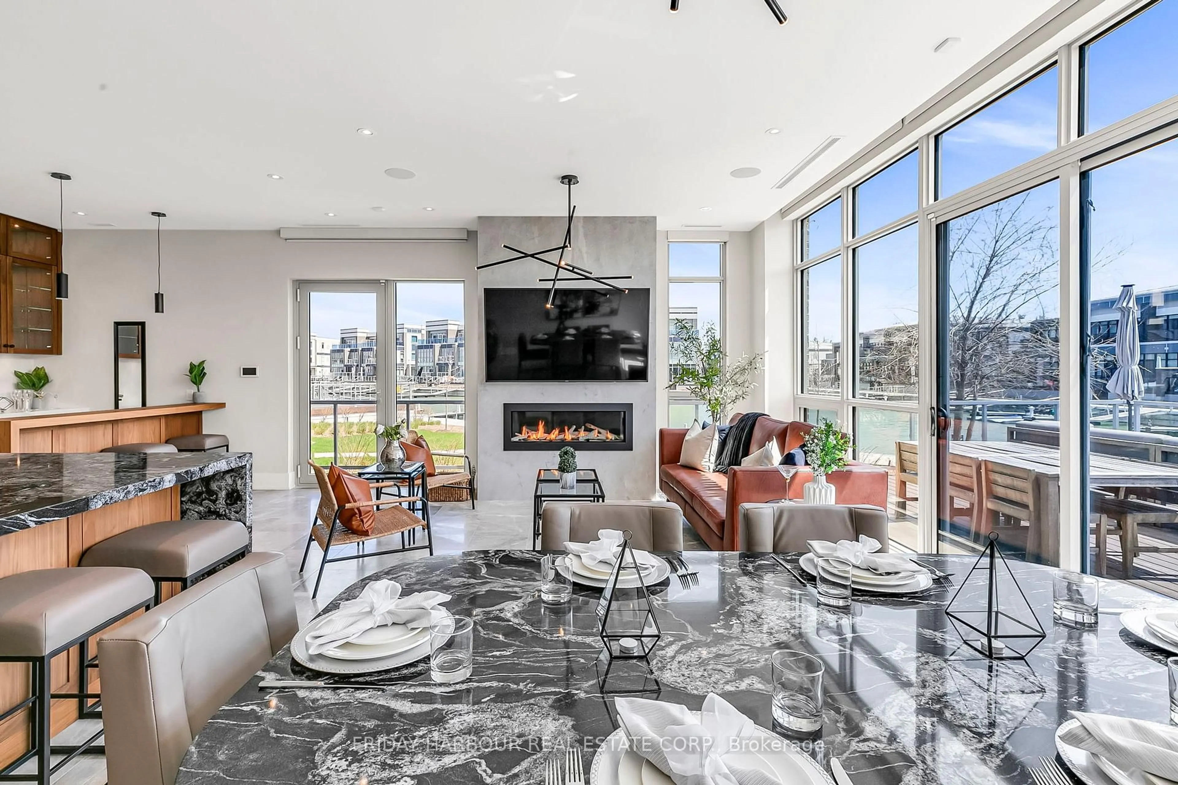 Open concept kitchen, ceramic/tile floor for 3696 Ferretti Crt, Innisfil Ontario L9S 0N6
