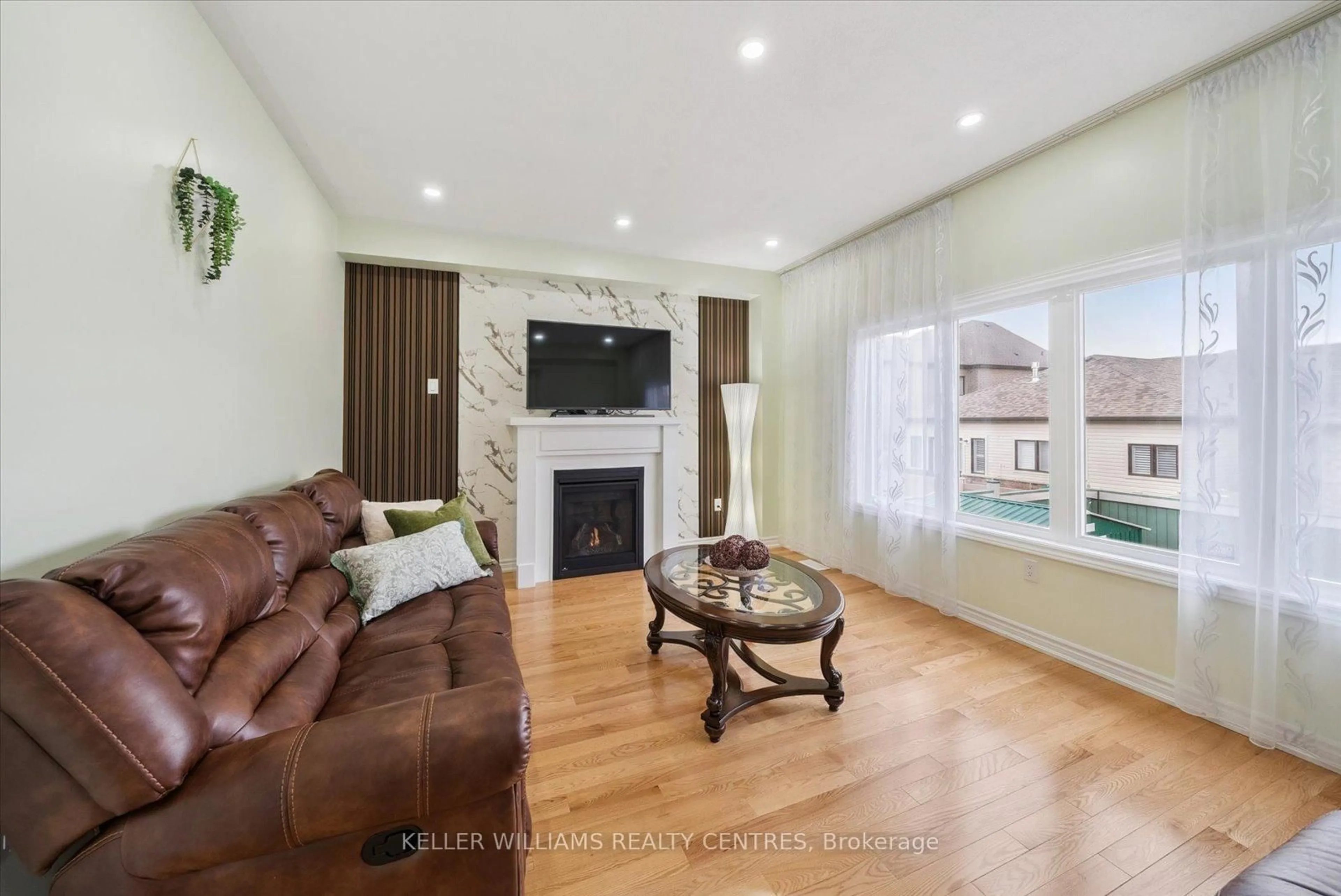 Living room with furniture, unknown for 26 Pietrowski Dr, Georgina Ontario L4P 1J5