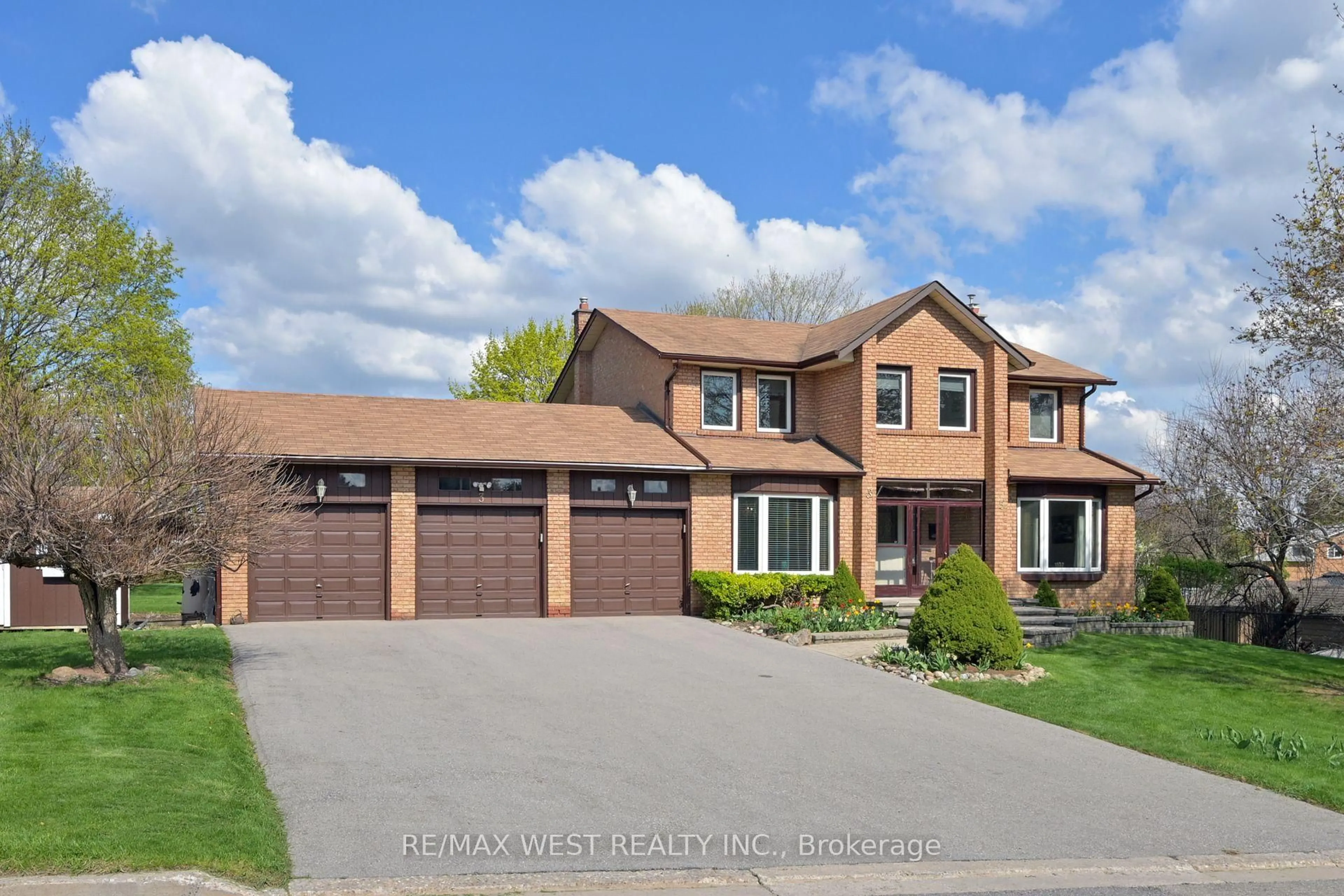Home with brick exterior material, street for 3 Henry Gate, King Ontario L0G 1N0
