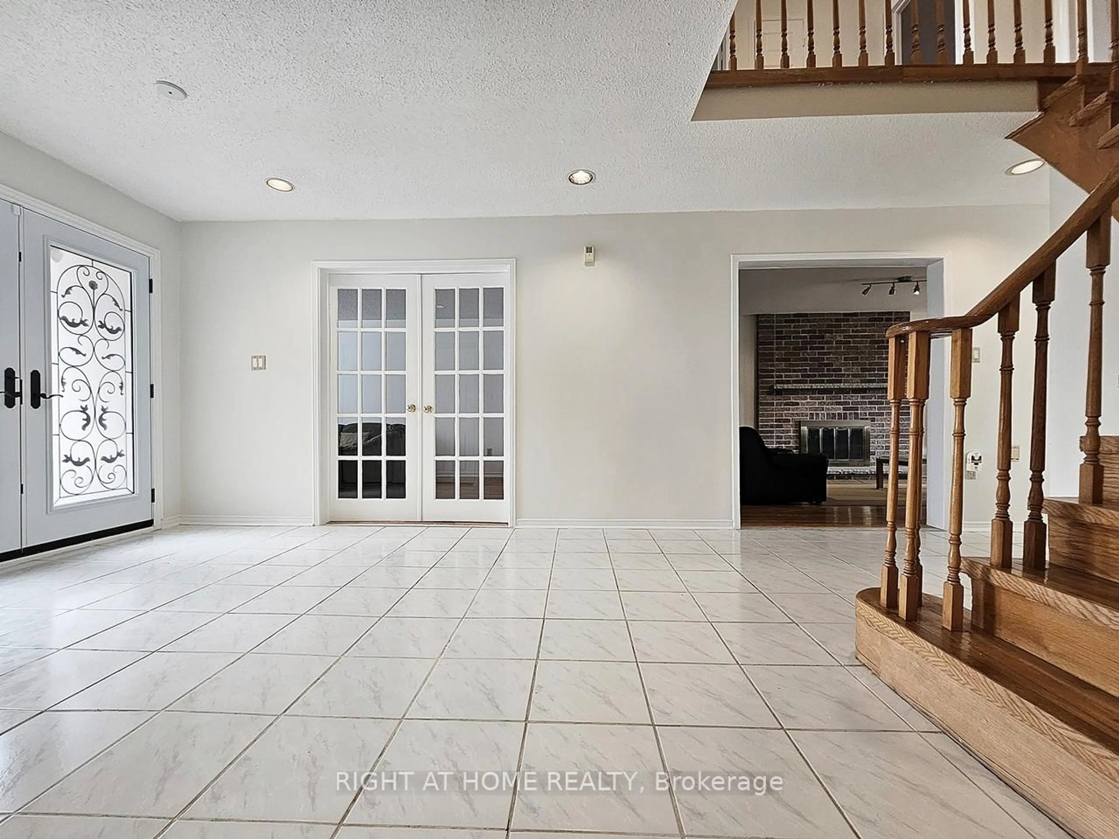 Indoor entryway for 116 Cooperage Cres, Richmond Hill Ontario L4C 9L8