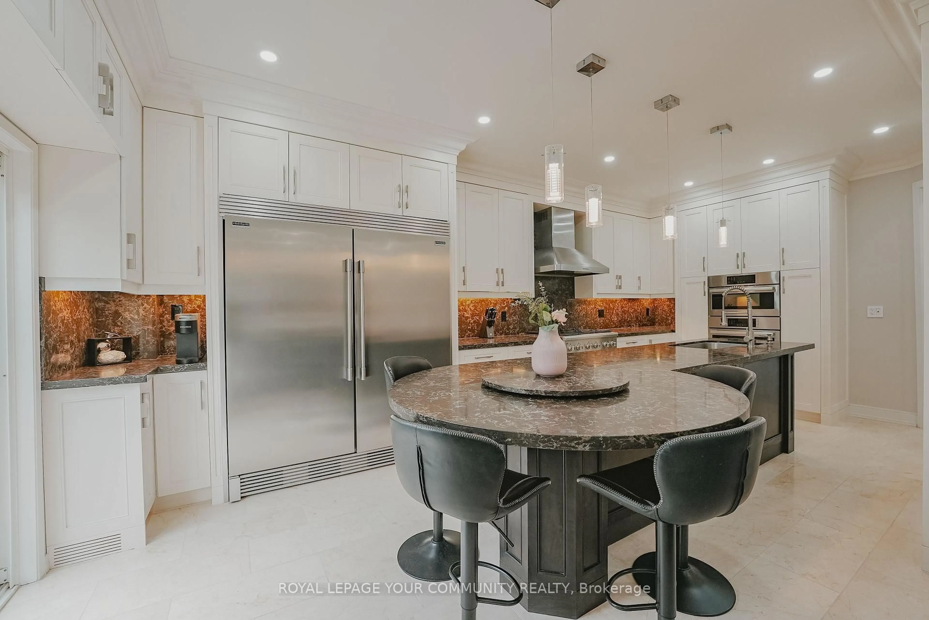 Contemporary kitchen, ceramic/tile floor for 14 Trish Dr, Richmond Hill Ontario L4E 5C5