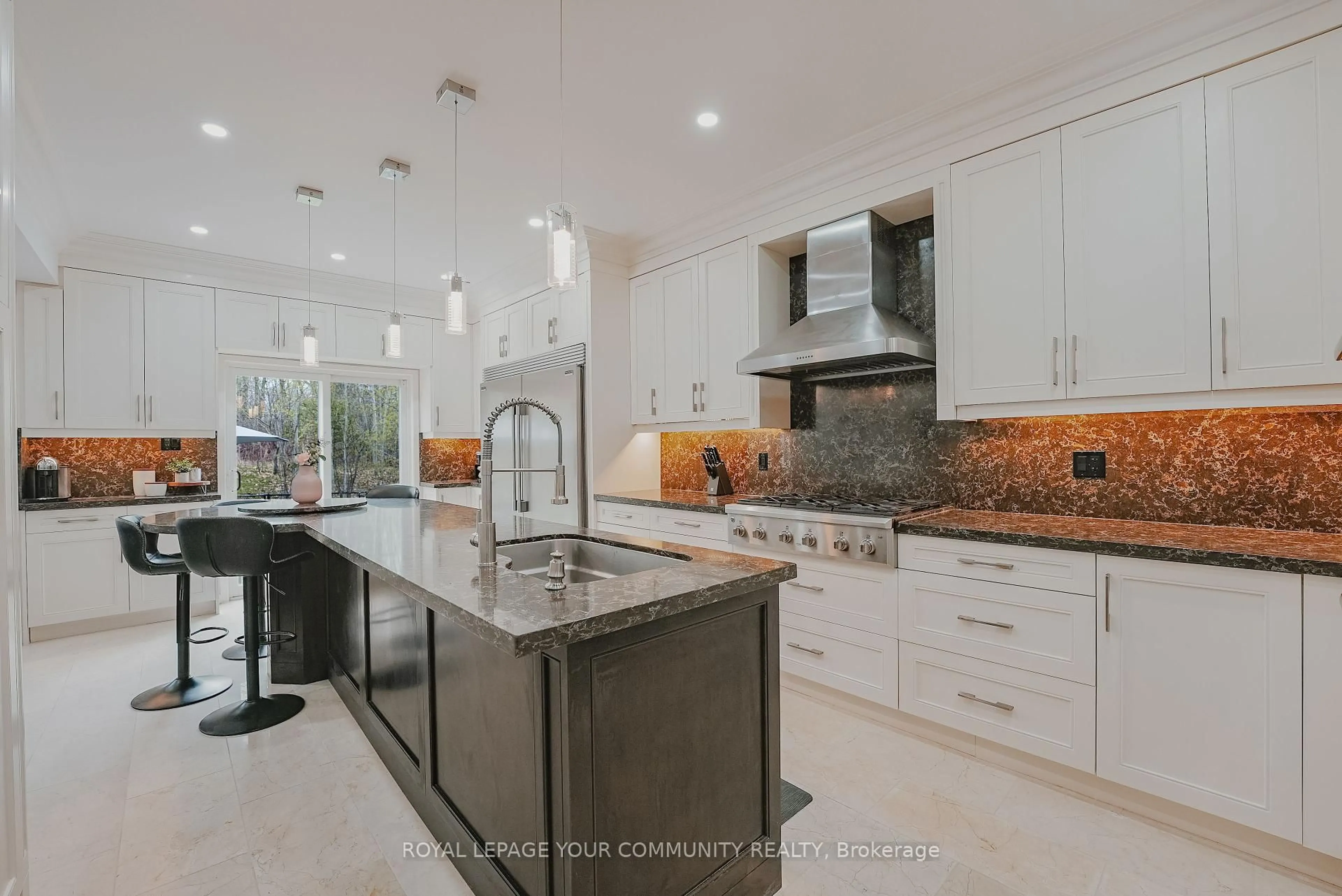 Contemporary kitchen, ceramic/tile floor for 14 Trish Dr, Richmond Hill Ontario L4E 5C5