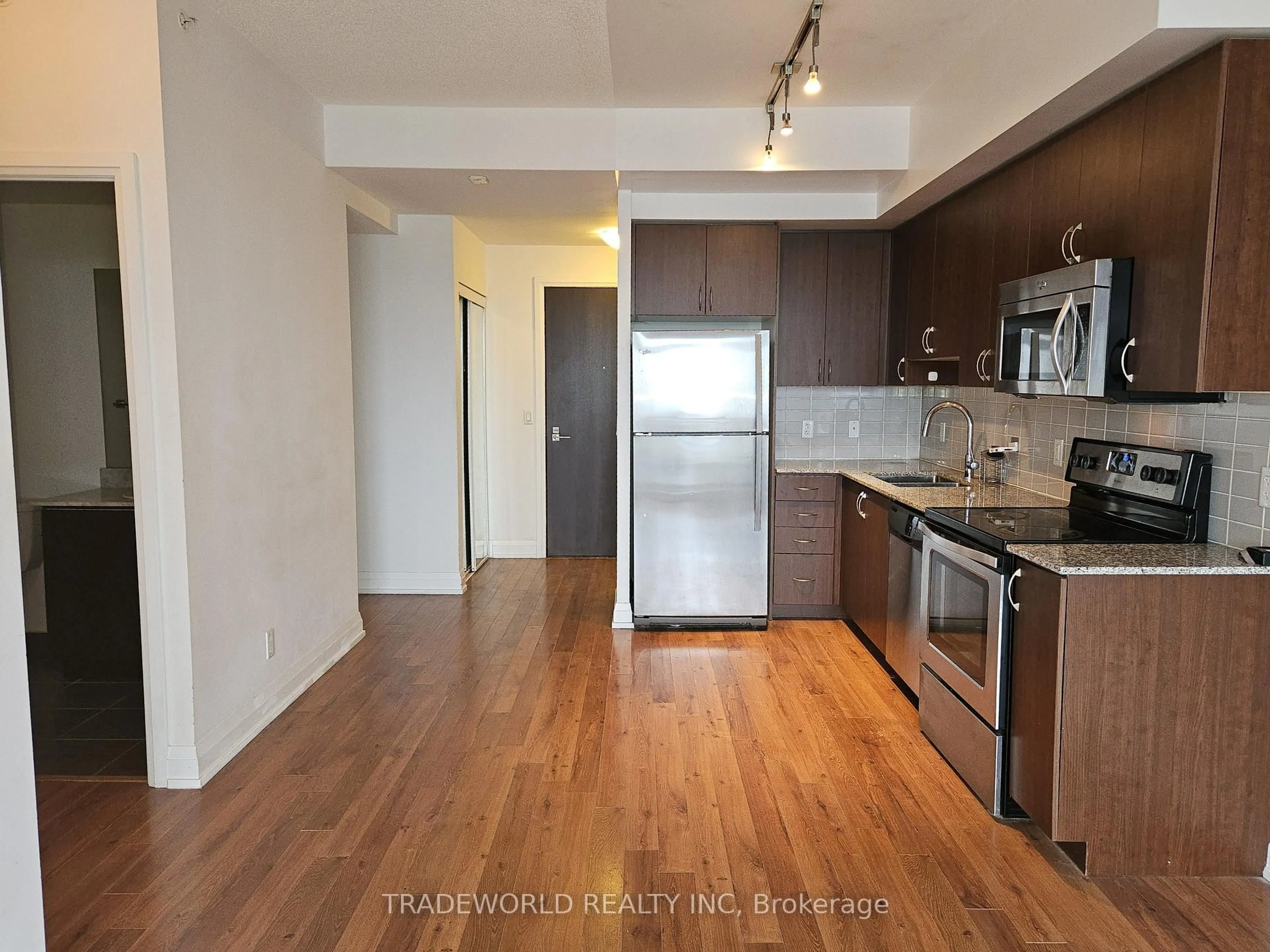 Standard kitchen, unknown for 370 Highway 7 N/A #1009, Richmond Hill Ontario L4B 0C4