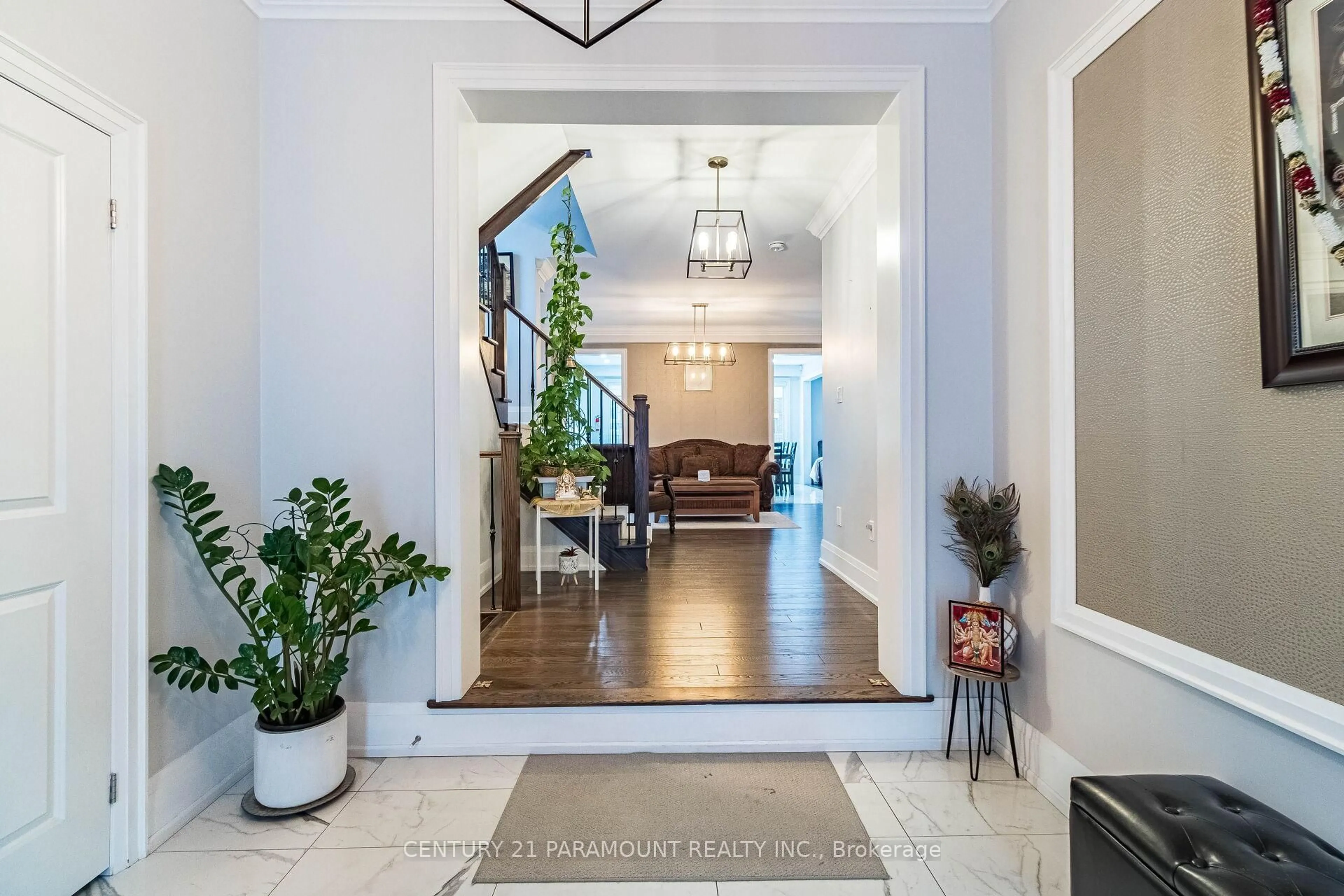 Indoor entryway for 10 Donnan Dr, New Tecumseth Ontario L0G 1W0