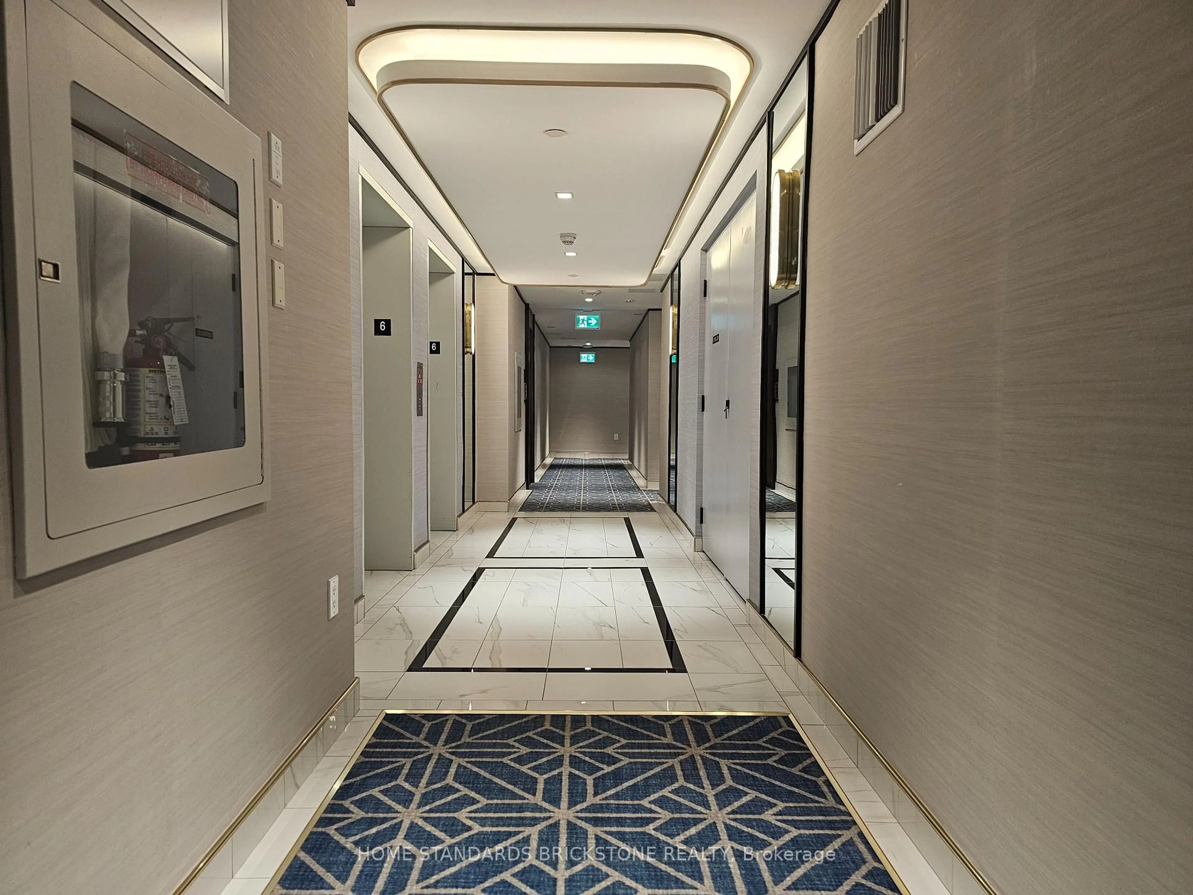 Indoor foyer for 120 Eagle Rock Way #608, Vaughan Ontario L6A 5C2