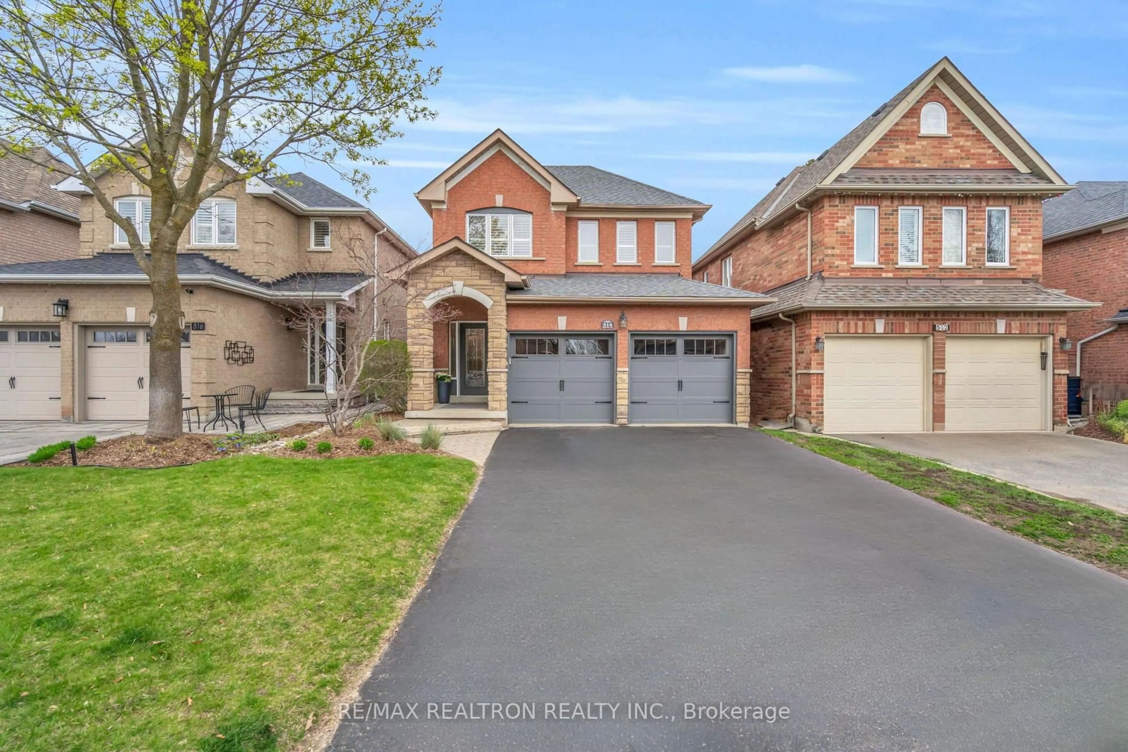 Home with brick exterior material, street for 514 Menczel Cres, Newmarket Ontario L3X 2P3