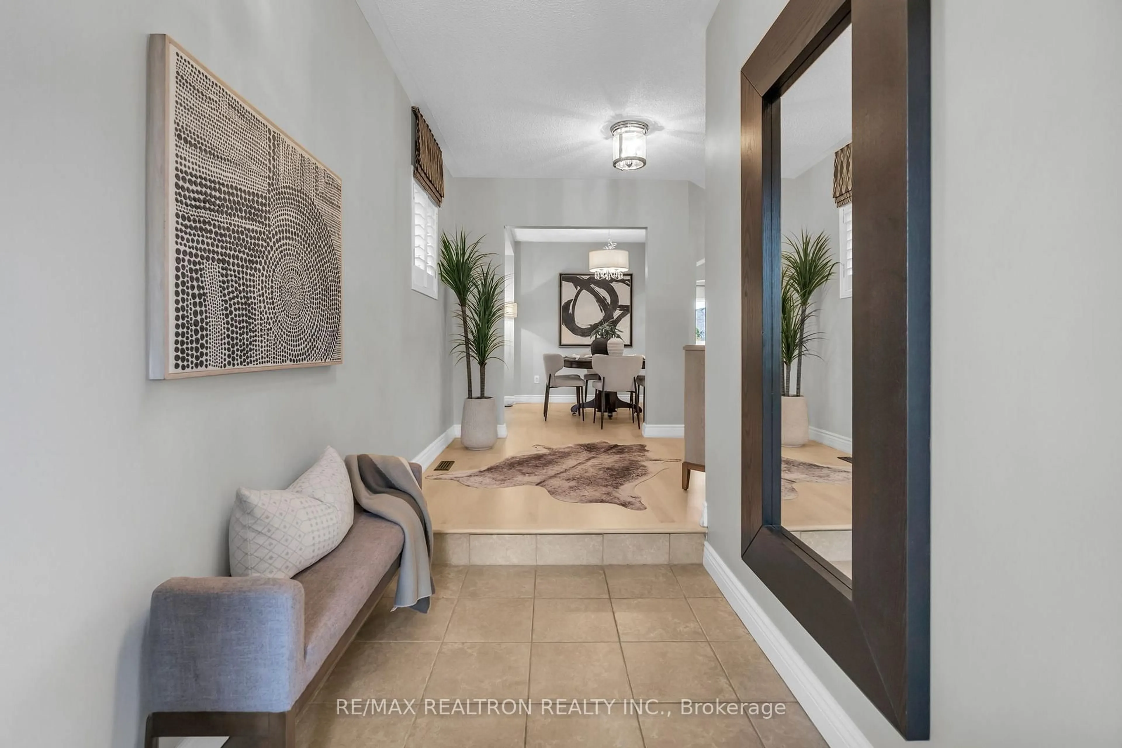 Indoor entryway for 514 Menczel Cres, Newmarket Ontario L3X 2P3