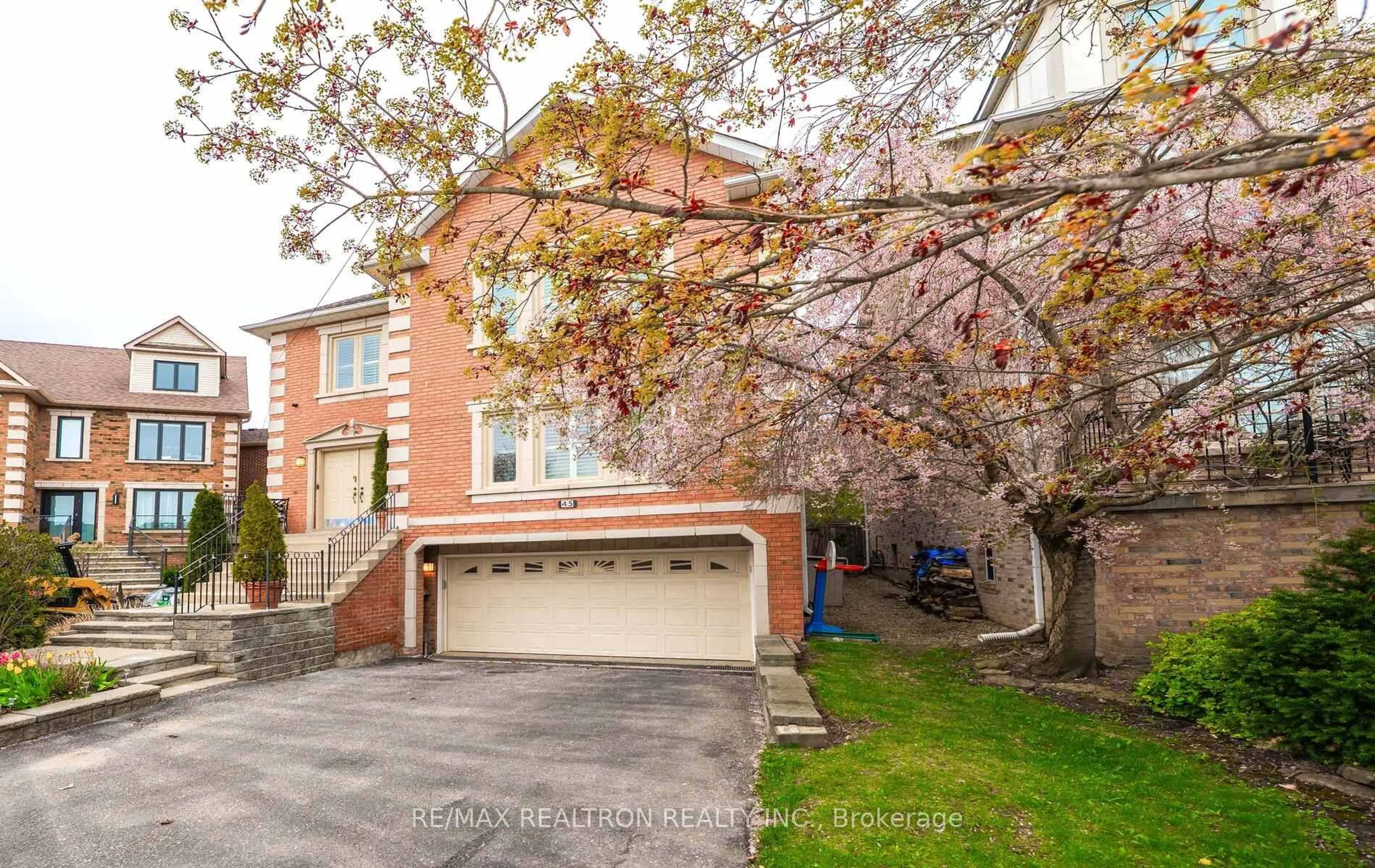 Home with brick exterior material, street for 45 Michael Crt, Vaughan Ontario L4J 8E9