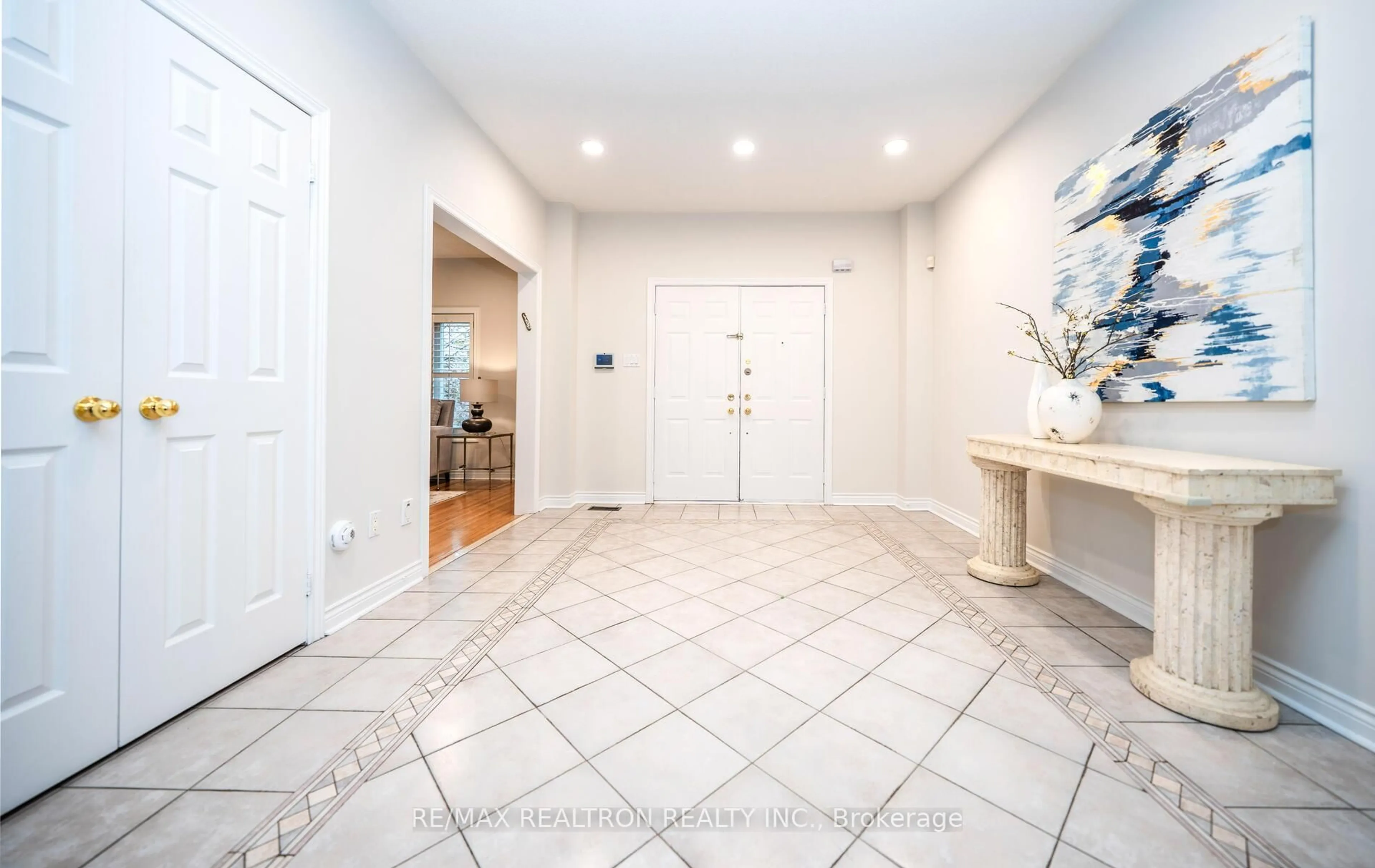 Indoor entryway for 45 Michael Crt, Vaughan Ontario L4J 8E9