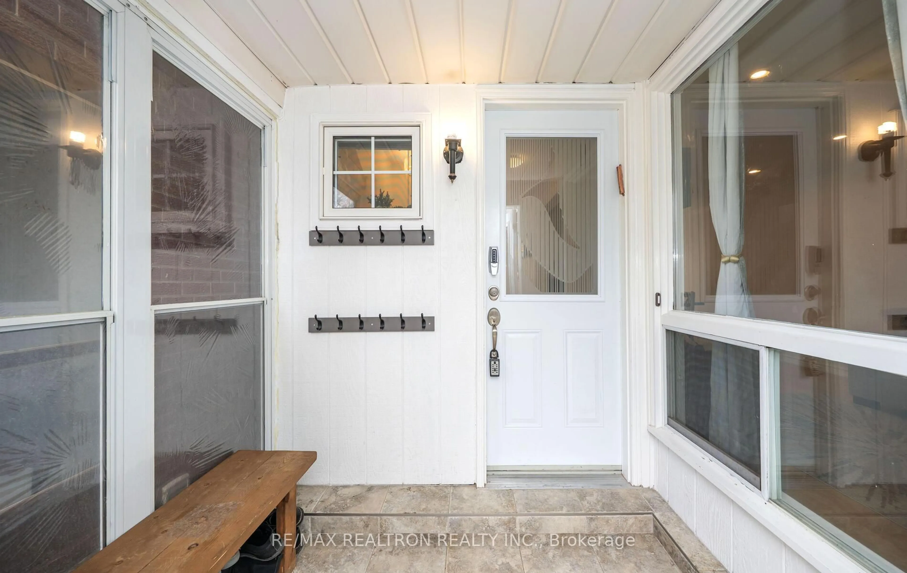 Indoor entryway for 22 Rejane Cres, Vaughan Ontario L4J 5A2