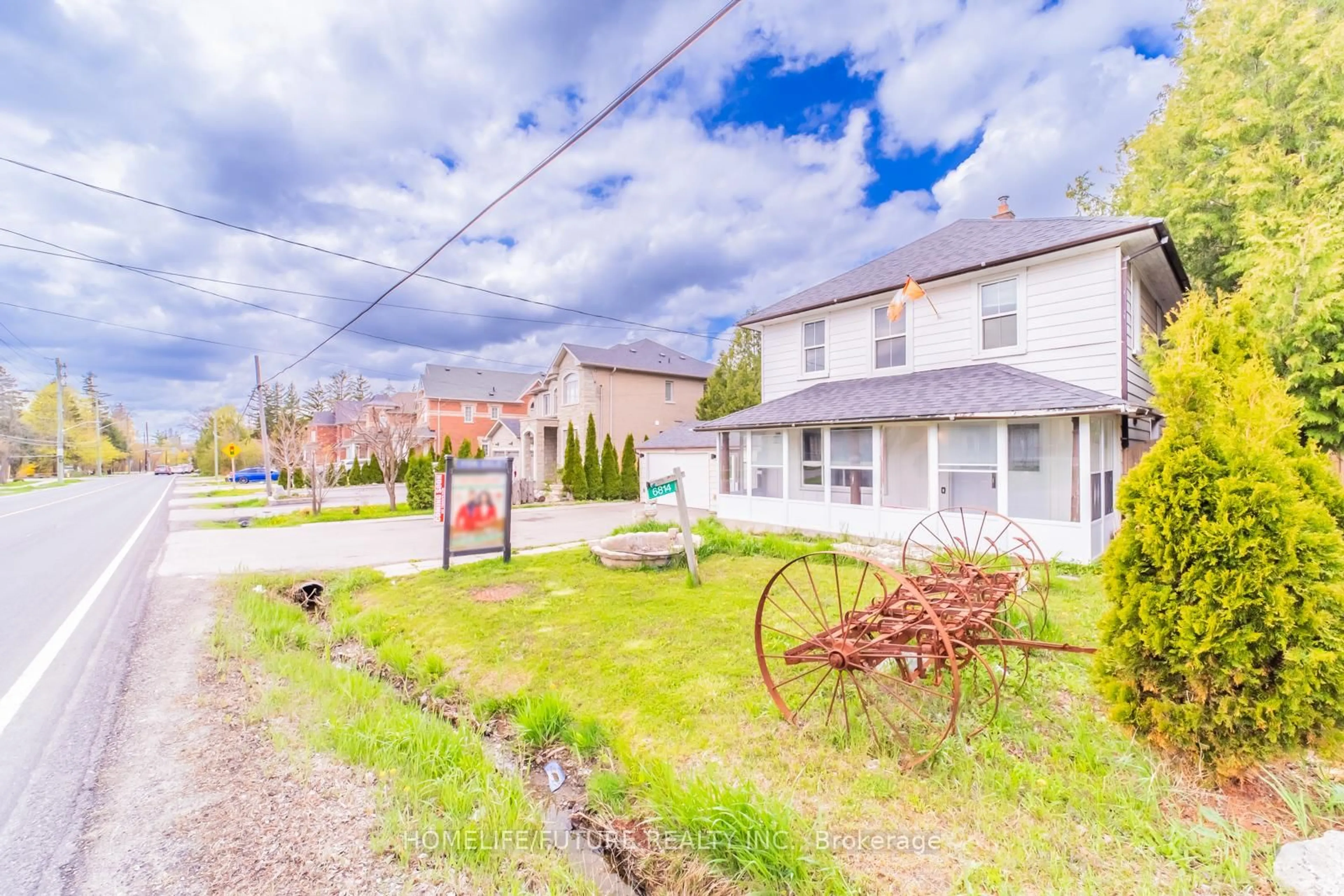 A pic from outside/outdoor area/front of a property/back of a property/a pic from drone, street for 6814 14th Ave, Markham Ontario L6B 1A8