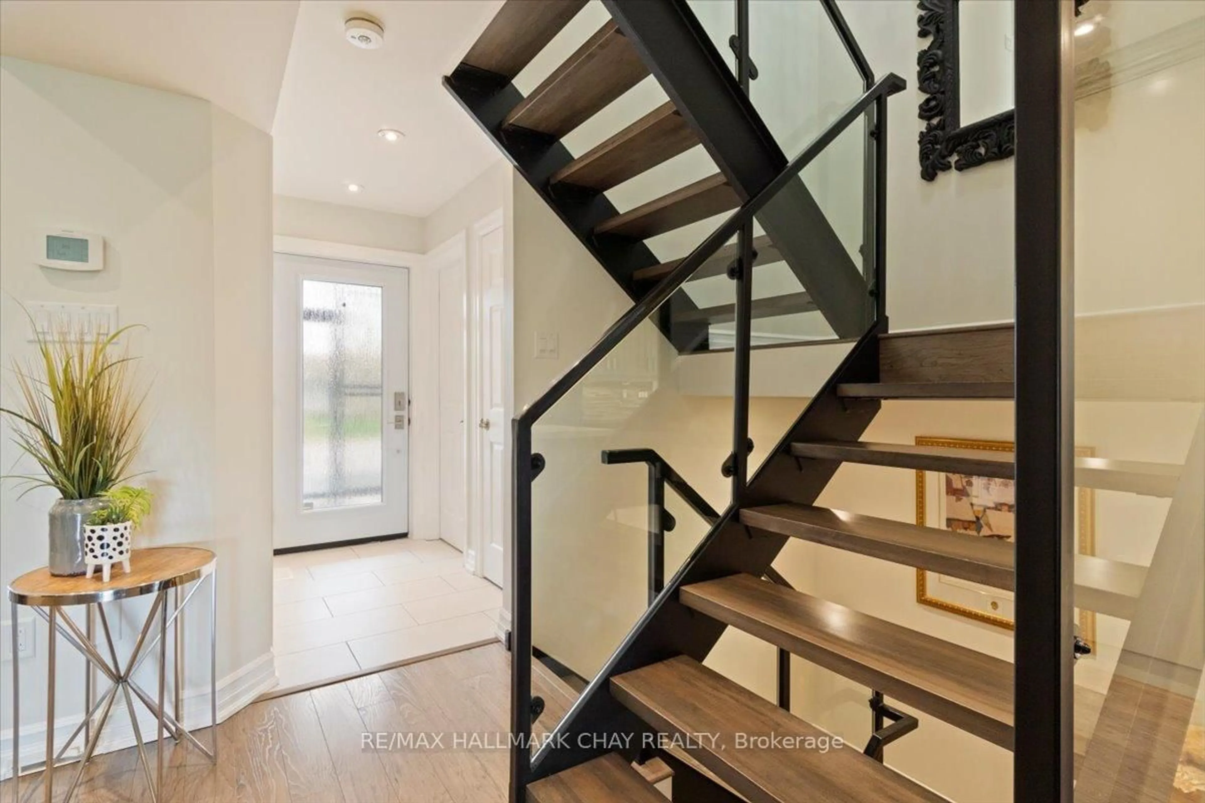 Stairs for 201 Albert St, New Tecumseth Ontario L9R 1W8