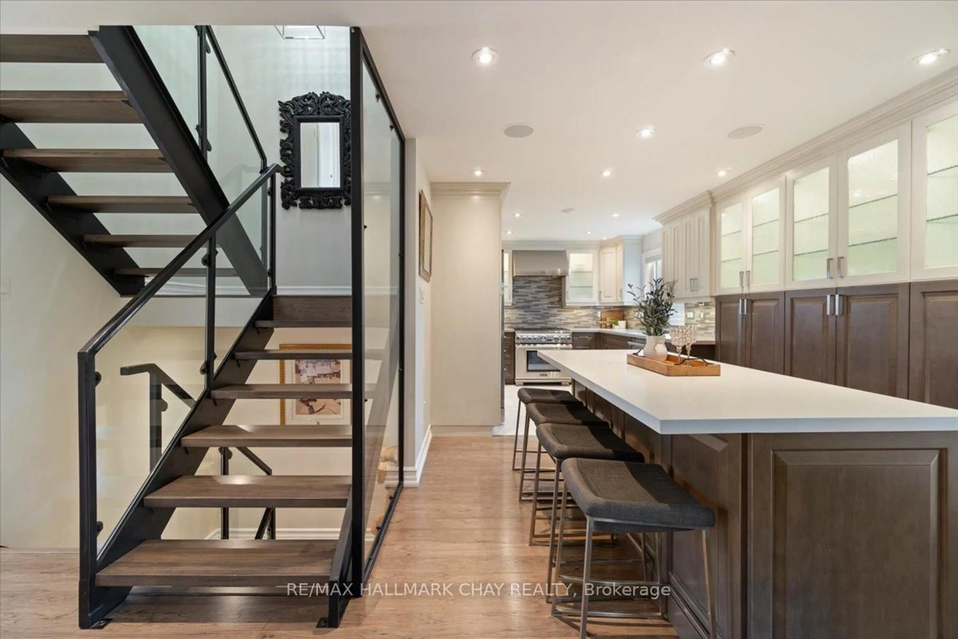 Contemporary kitchen, unknown for 201 Albert St, New Tecumseth Ontario L9R 1W8