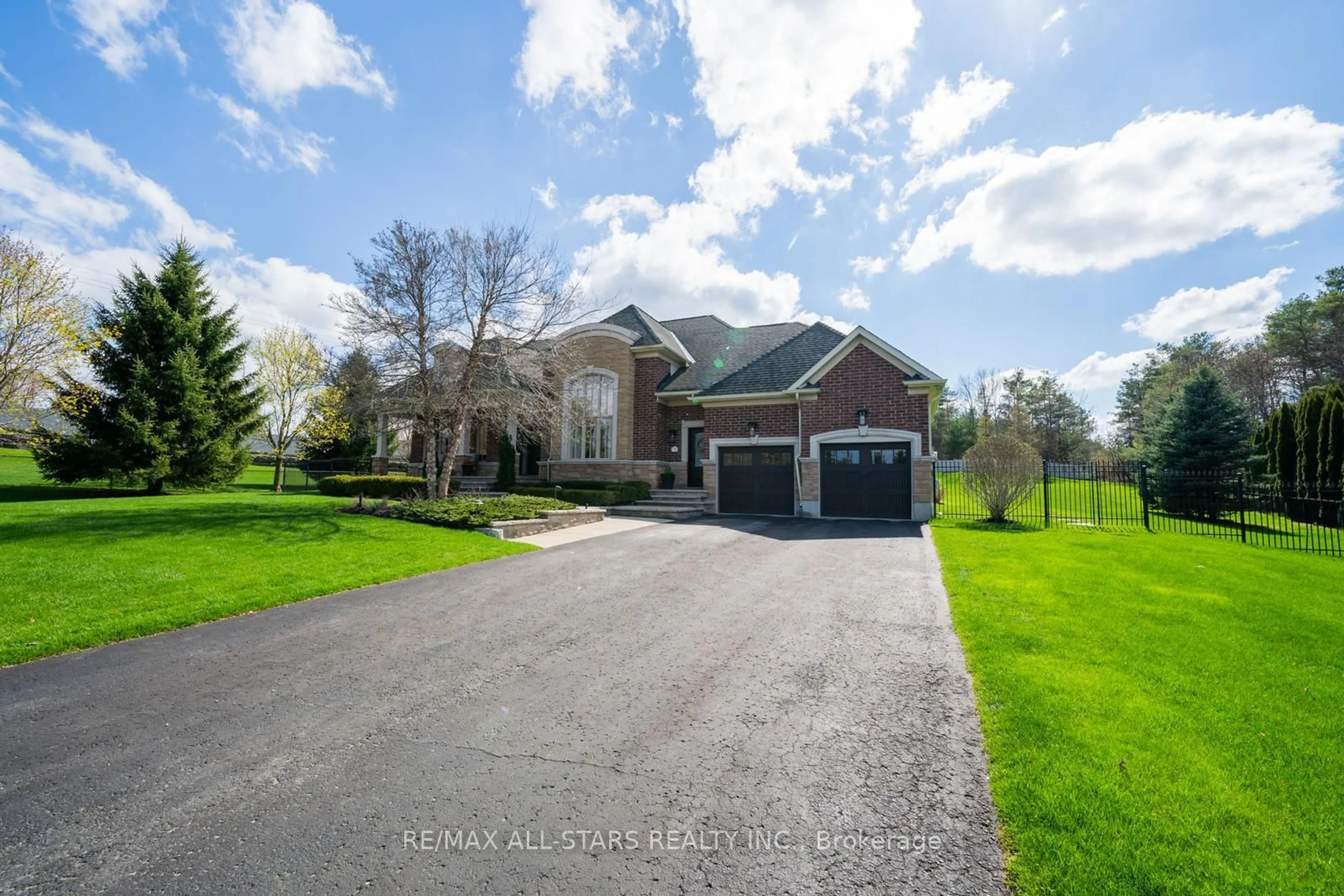 A pic from outside/outdoor area/front of a property/back of a property/a pic from drone, street for 78 Wyndance Way, Uxbridge Ontario L9P 0B8