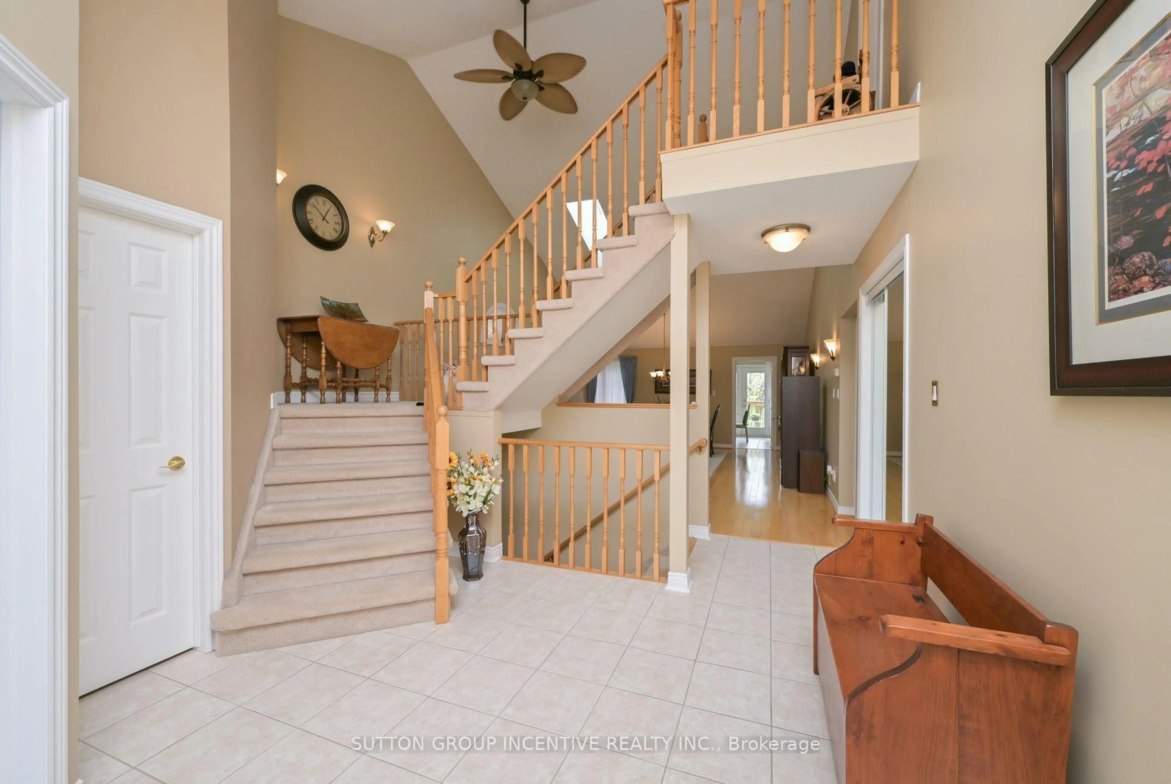 Indoor foyer for 23 Briar Gate Way, New Tecumseth Ontario L9R 2A7