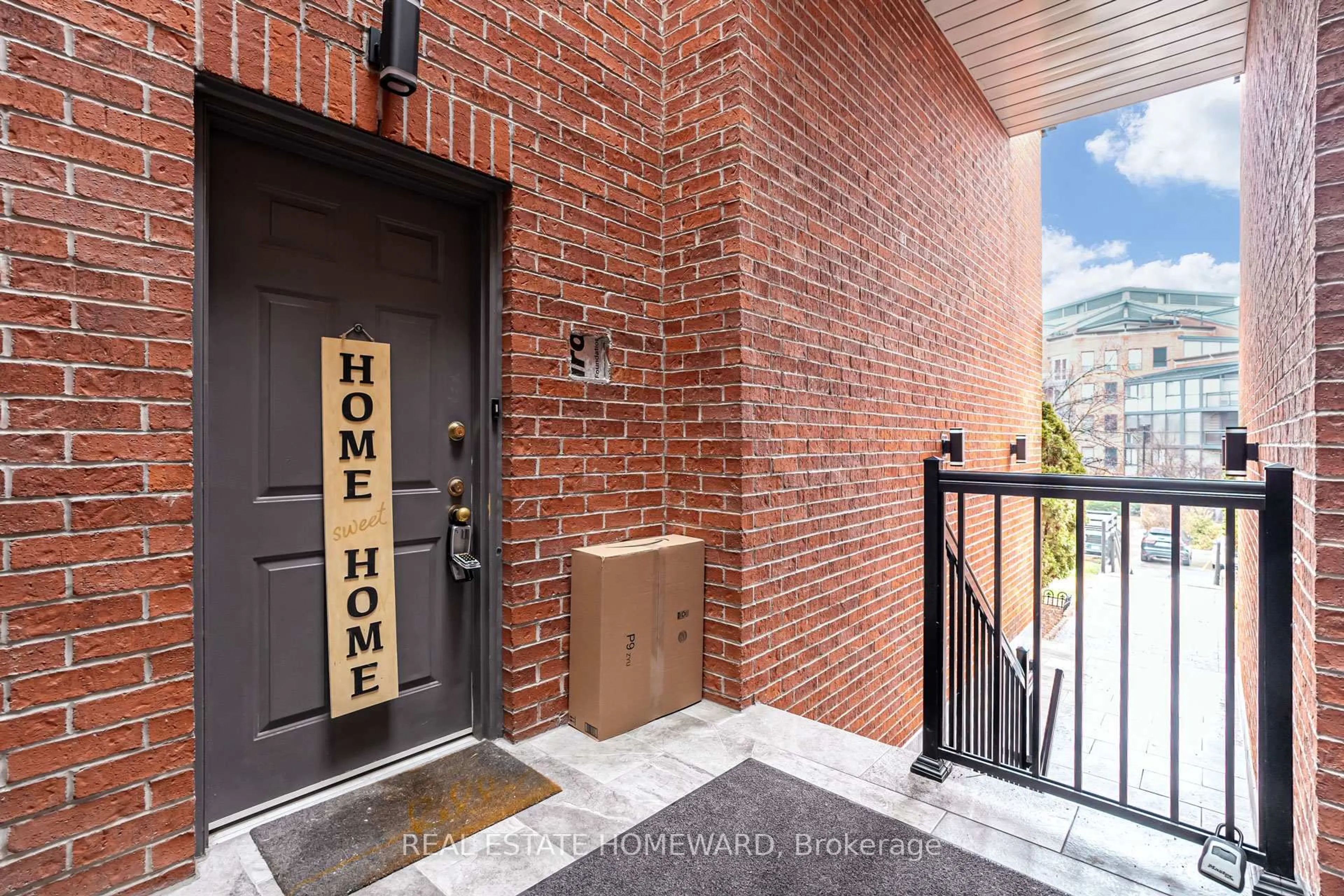Indoor entryway for 100 Arbors Lane #TH10, Vaughan Ontario L4L 7G4
