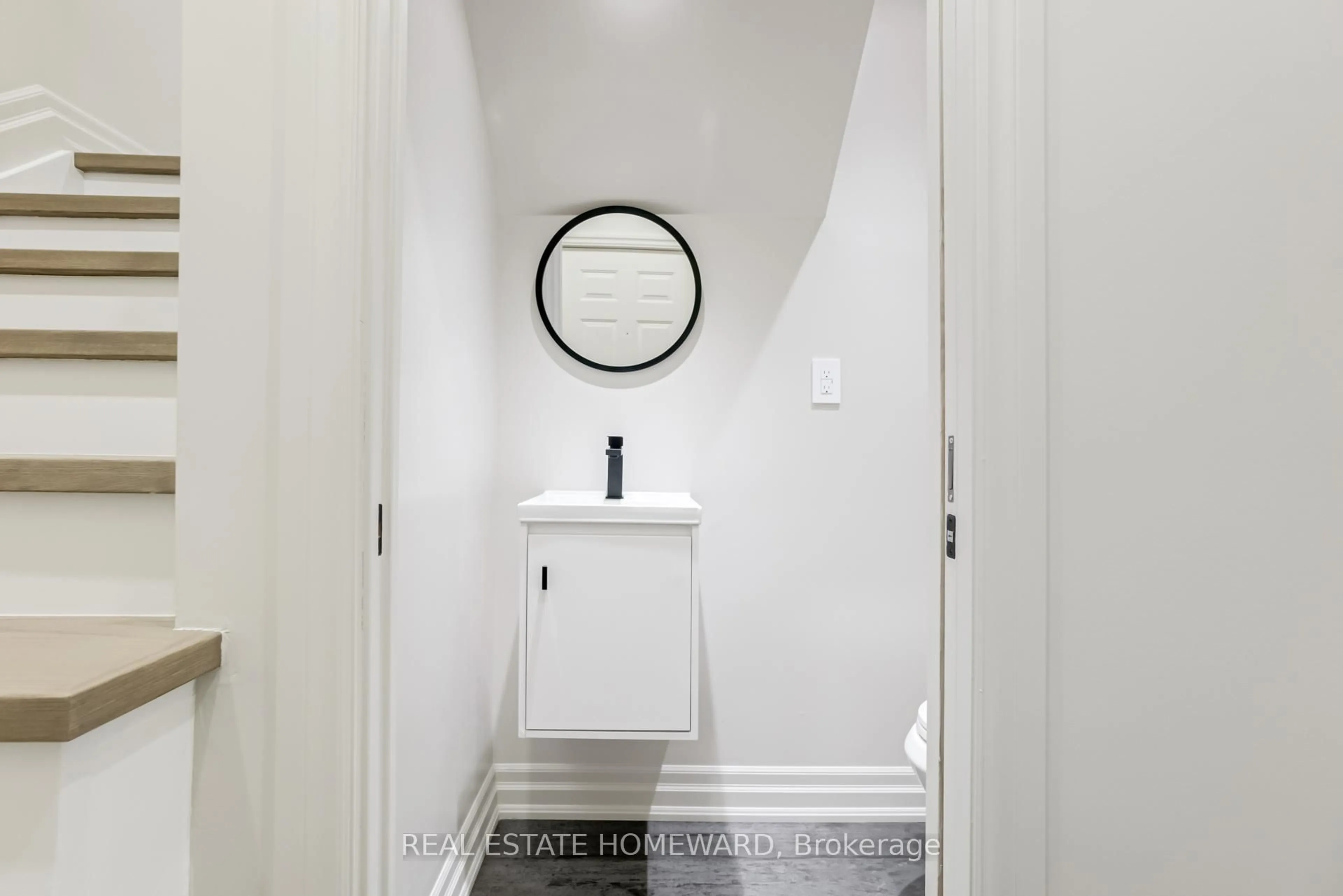 Indoor entryway for 100 Arbors Lane #TH10, Vaughan Ontario L4L 7G4
