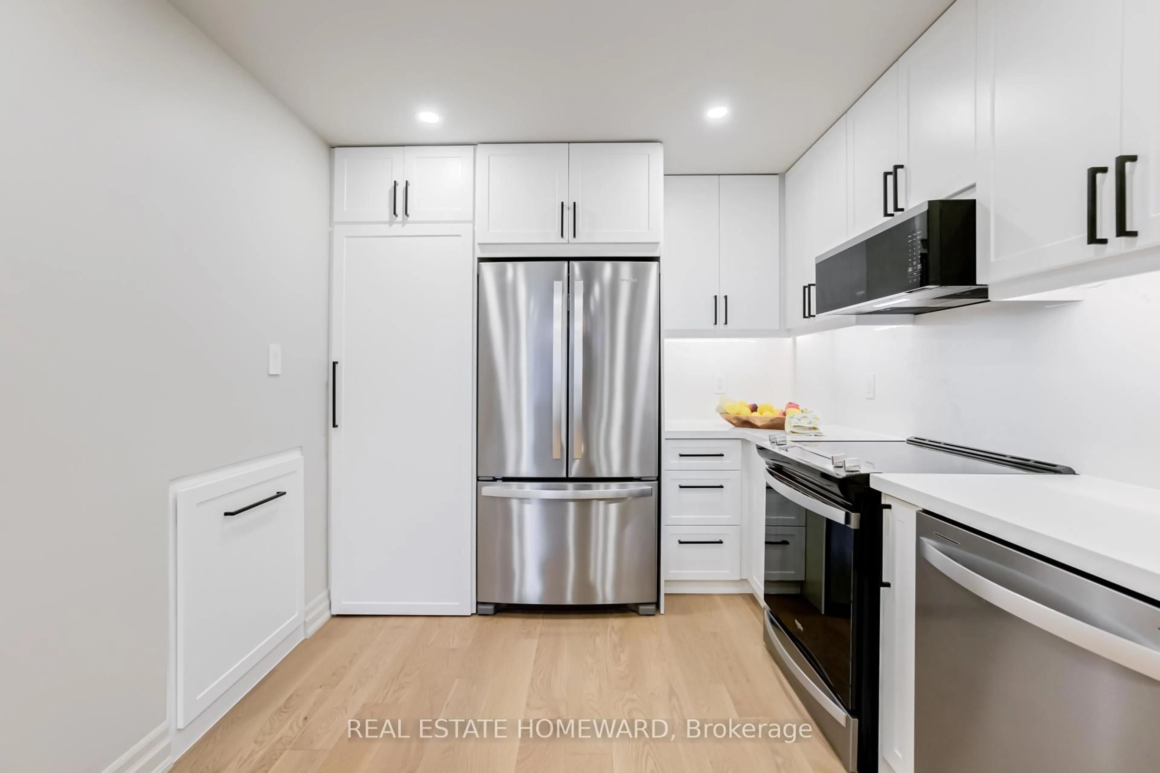 Standard kitchen, unknown for 100 Arbors Lane #TH10, Vaughan Ontario L4L 7G4