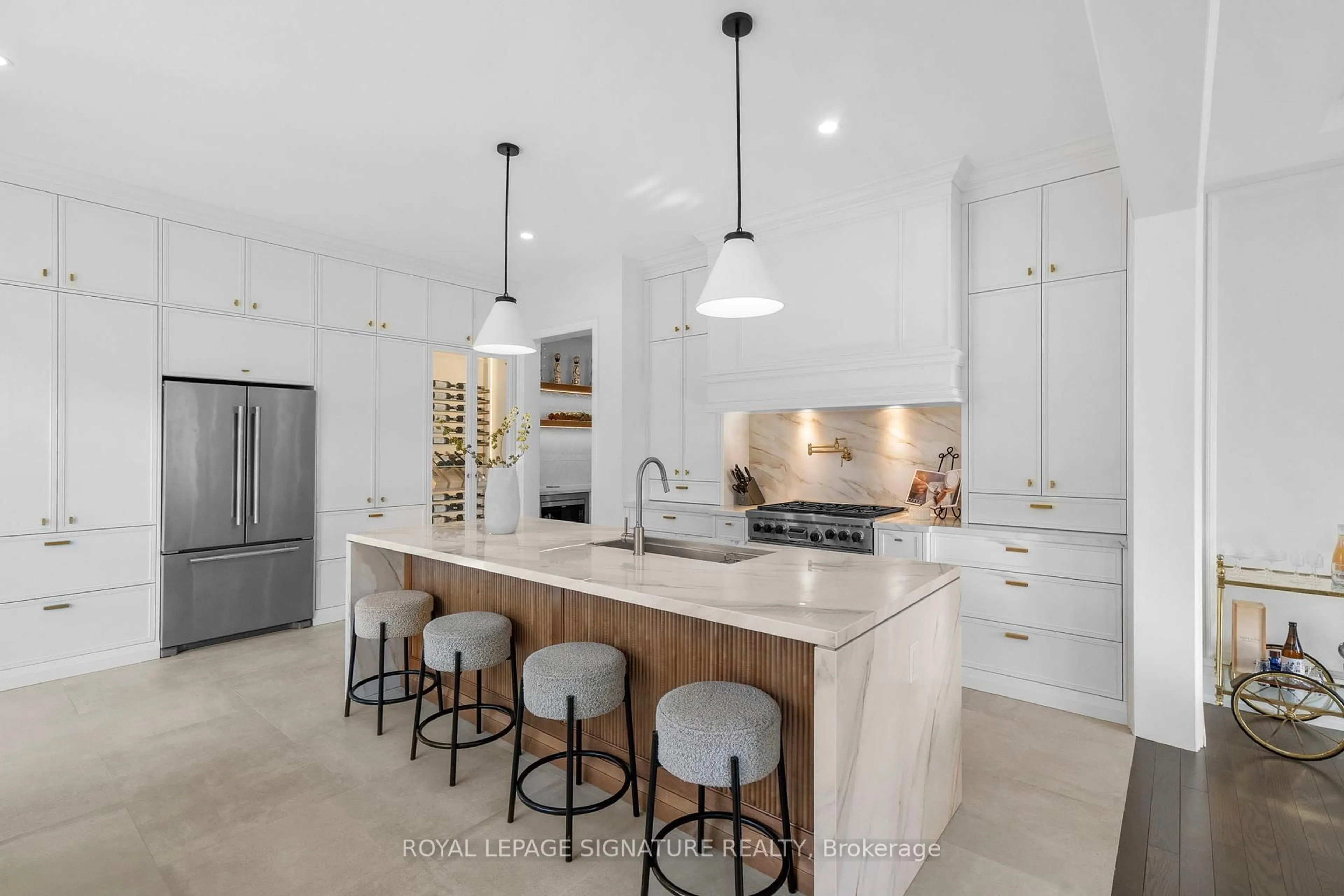 Open concept kitchen, ceramic/tile floor for 28 Lake Lenora Ave, King Ontario L7B 0P7