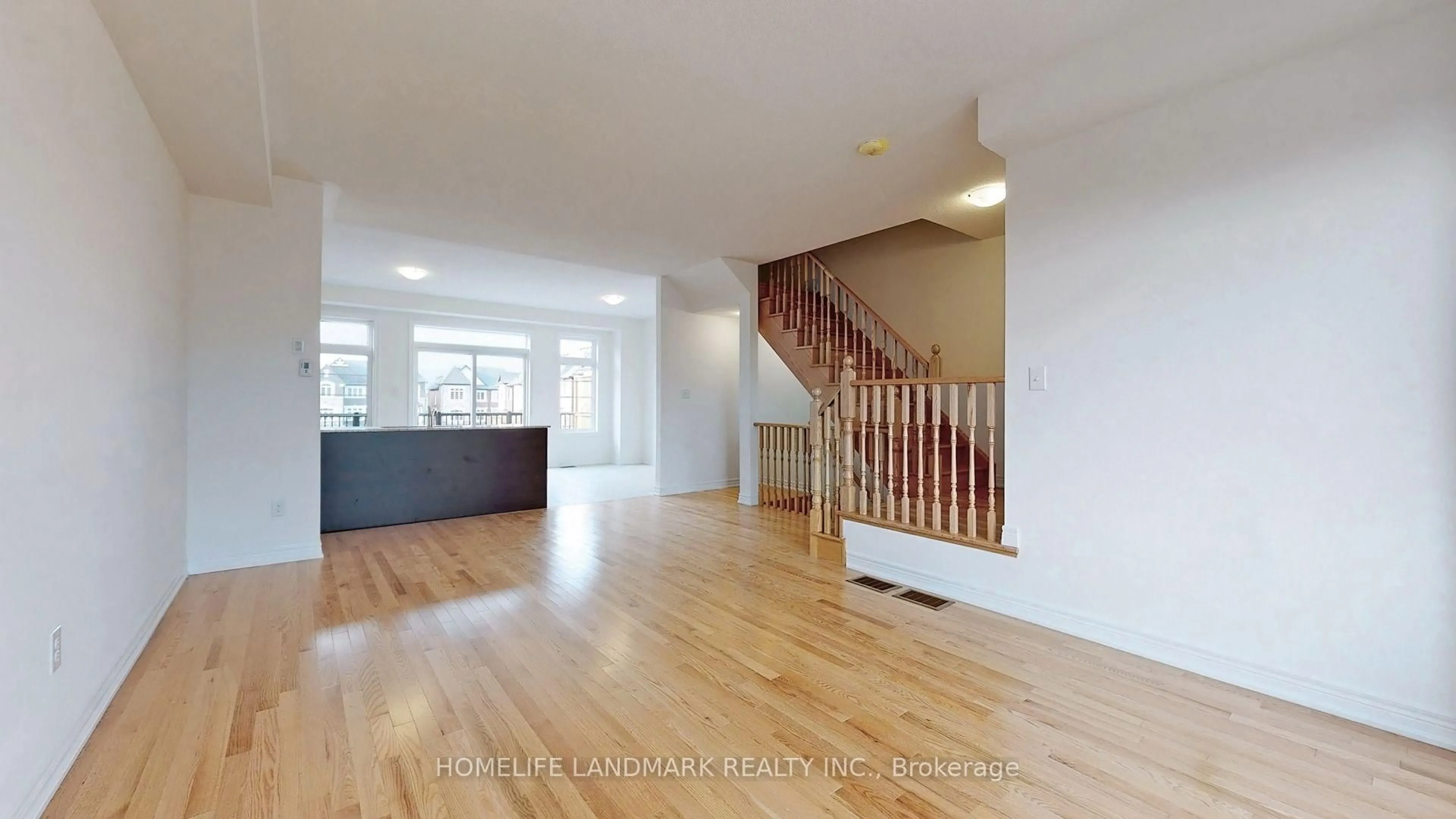 Indoor foyer for 280 King Rd, Richmond Hill Ontario L4E 1H3
