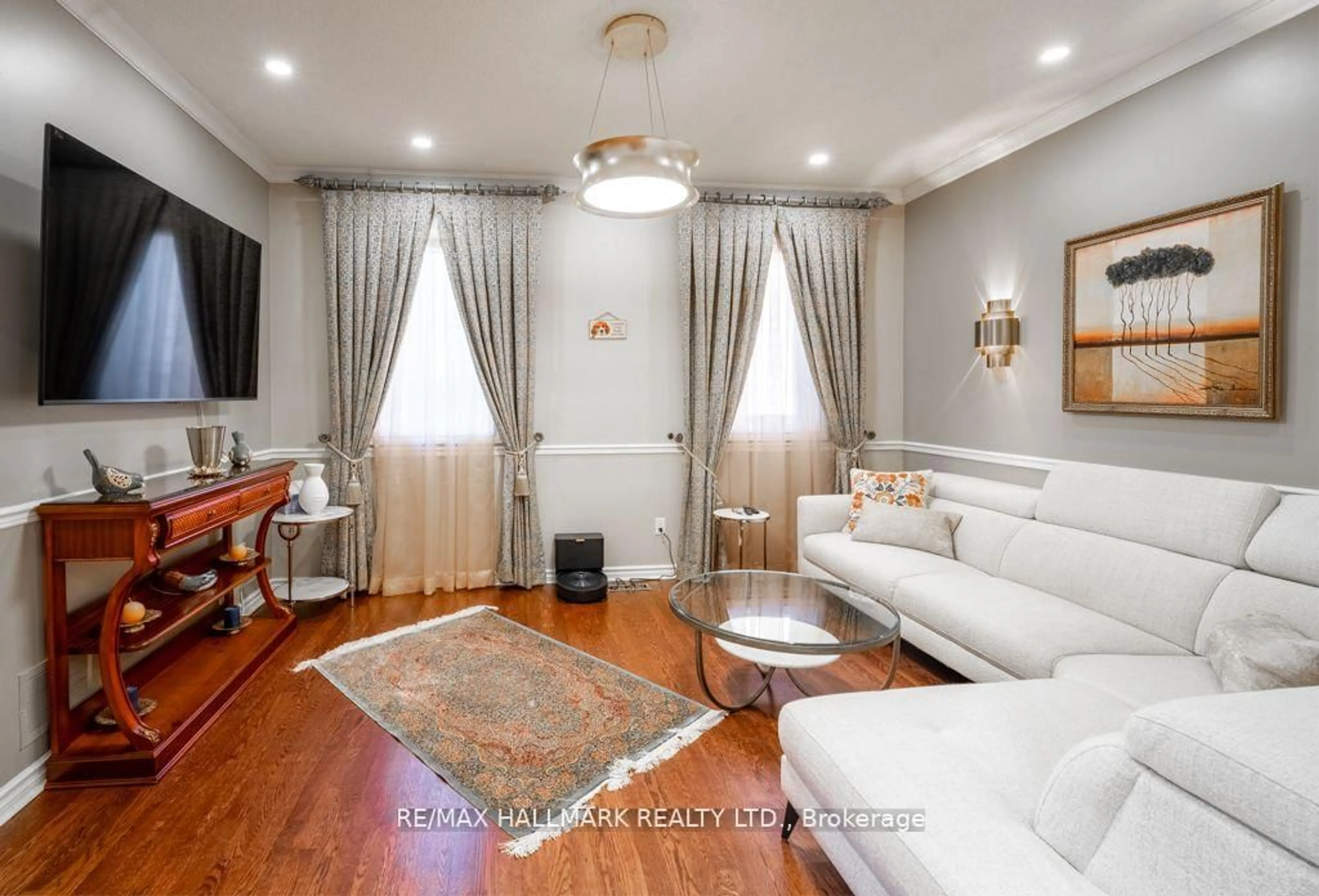 Living room with furniture, unknown for 59 Oatlands Cres, Richmond Hill Ontario L4C 9P2