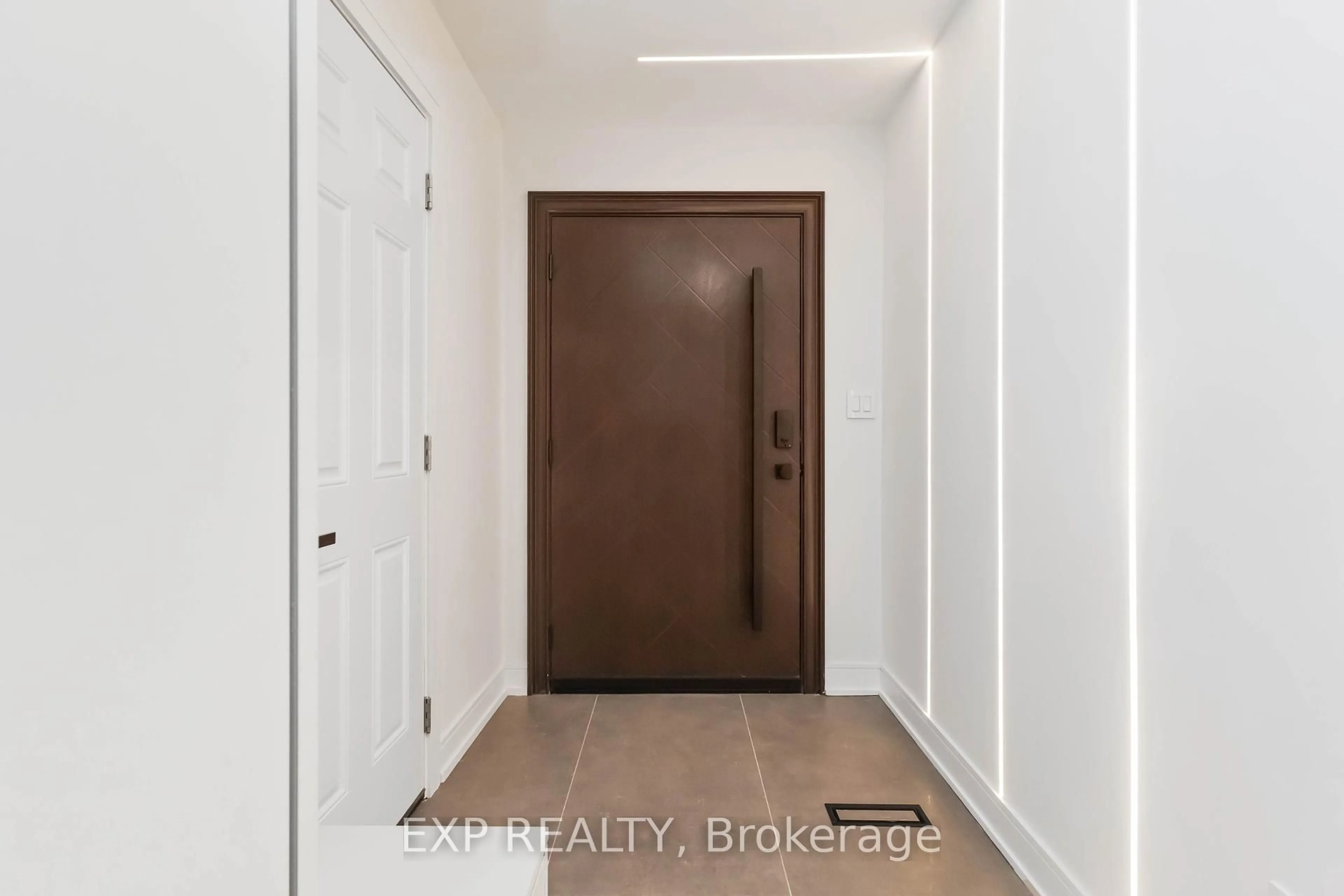 Indoor entryway for 56 Cottsmore Cres, Markham Ontario L3R 3X6
