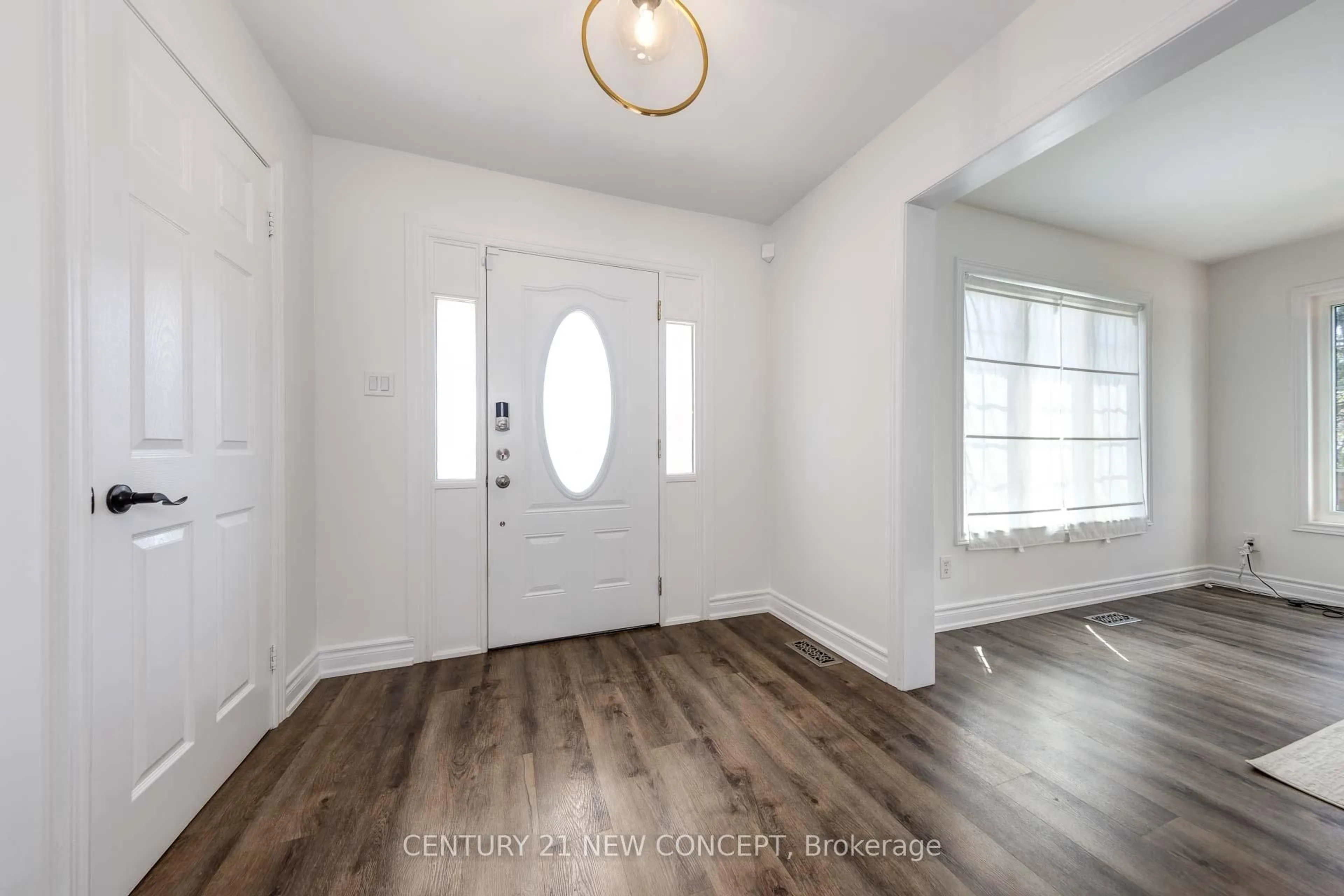 Indoor entryway for 184 Gwendolyn Blvd, Georgina Ontario L4P 3V7