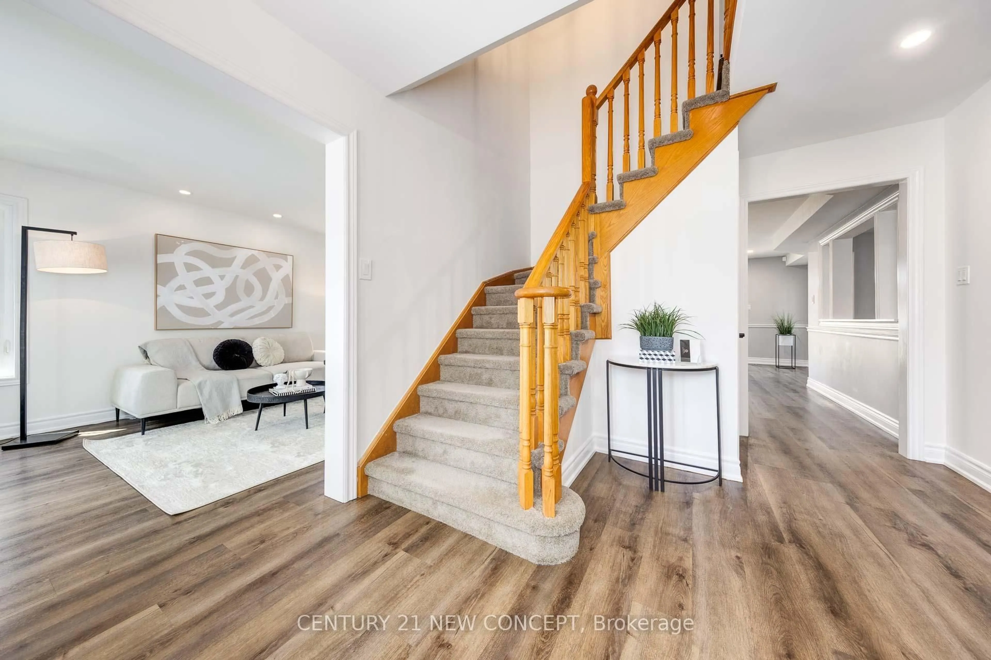 Indoor entryway for 184 Gwendolyn Blvd, Georgina Ontario L4P 3V7