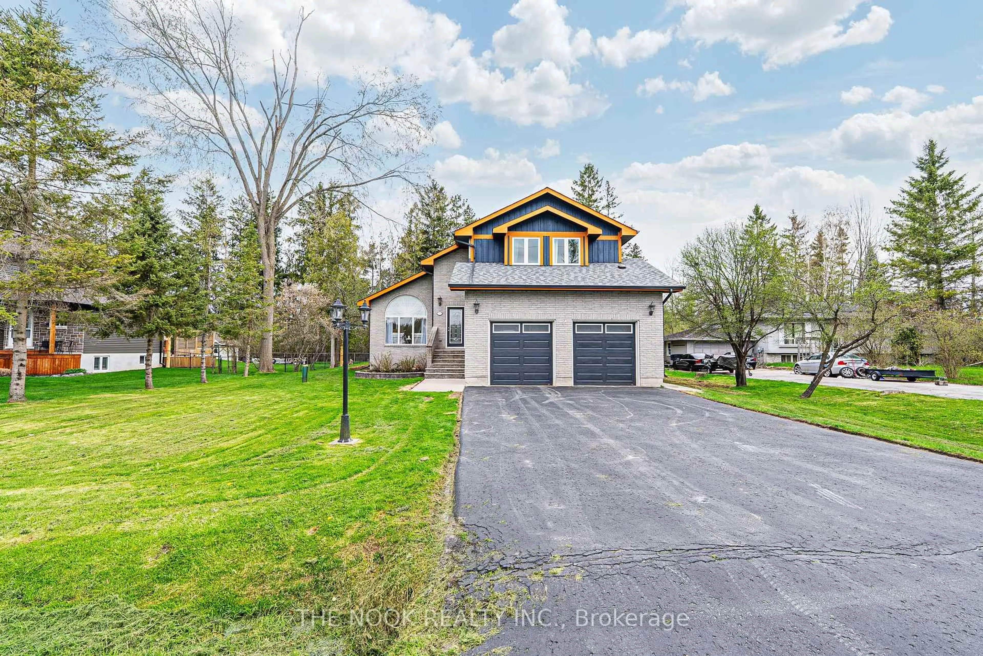 A pic from outside/outdoor area/front of a property/back of a property/a pic from drone, street for 32 Halmar Park Rd, Georgina Ontario L0E 1N0