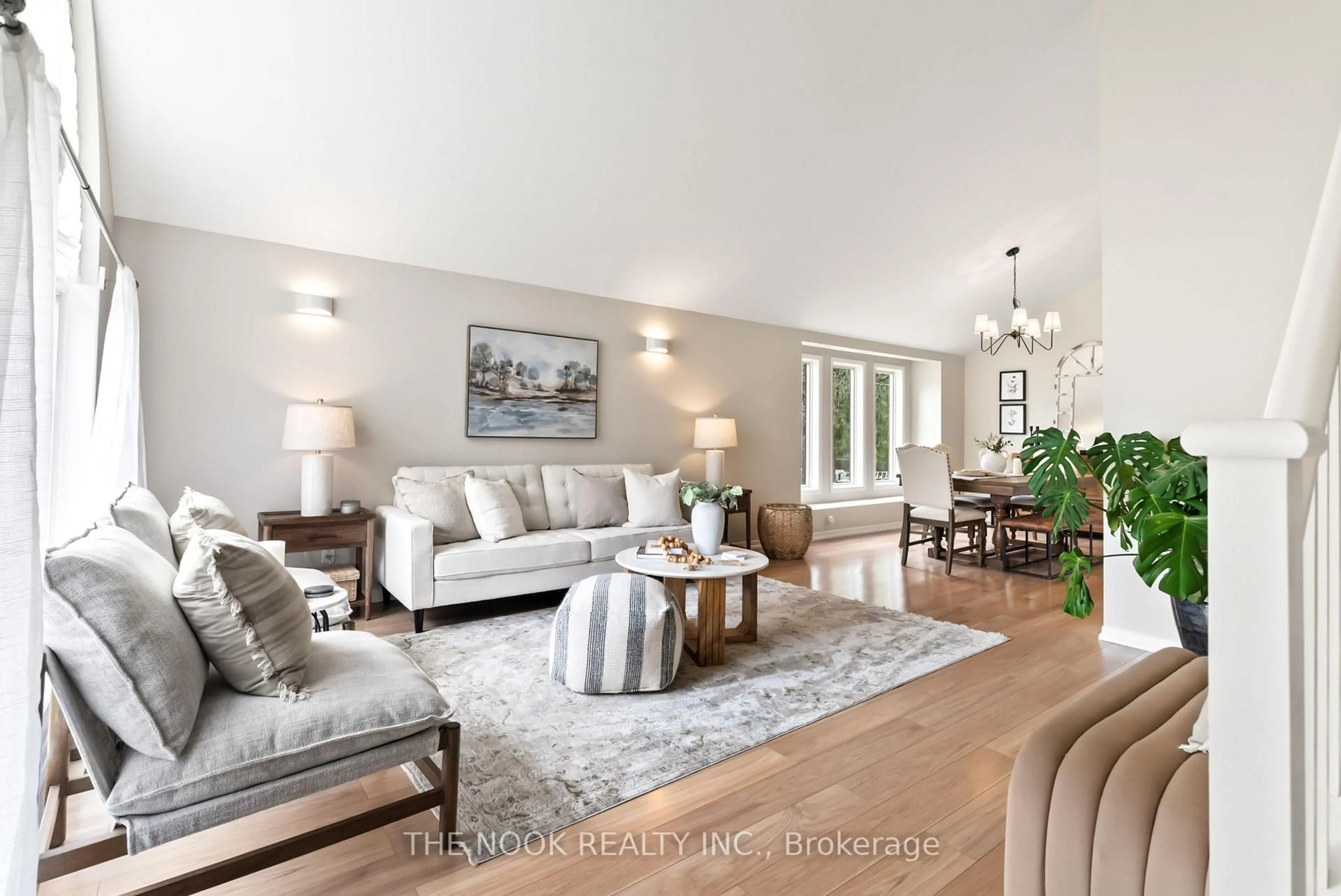 Living room with furniture, unknown for 32 Halmar Park Rd, Georgina Ontario L0E 1N0