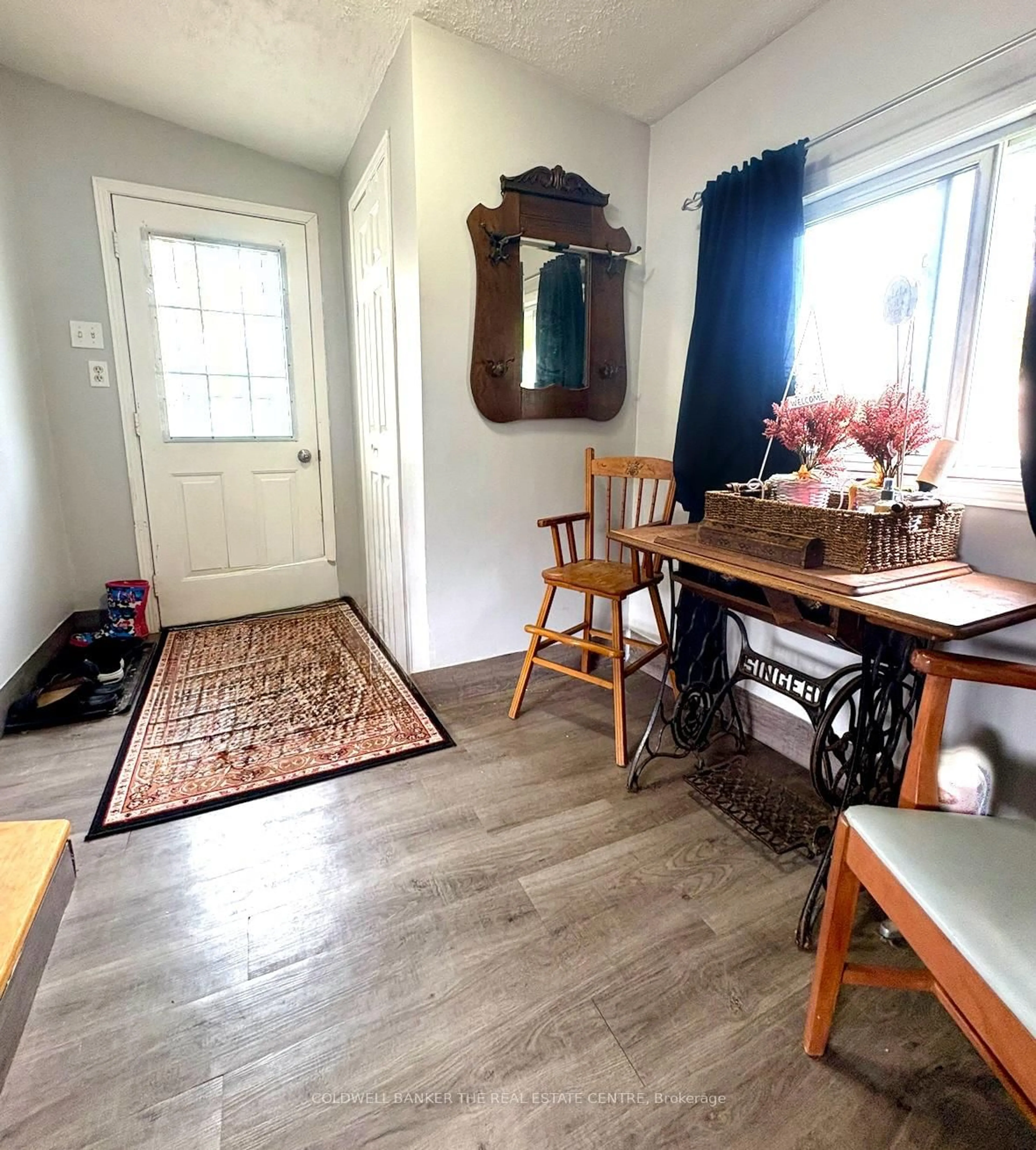 Indoor entryway for 82 Seventh St, Essa Ontario L3W 0L4