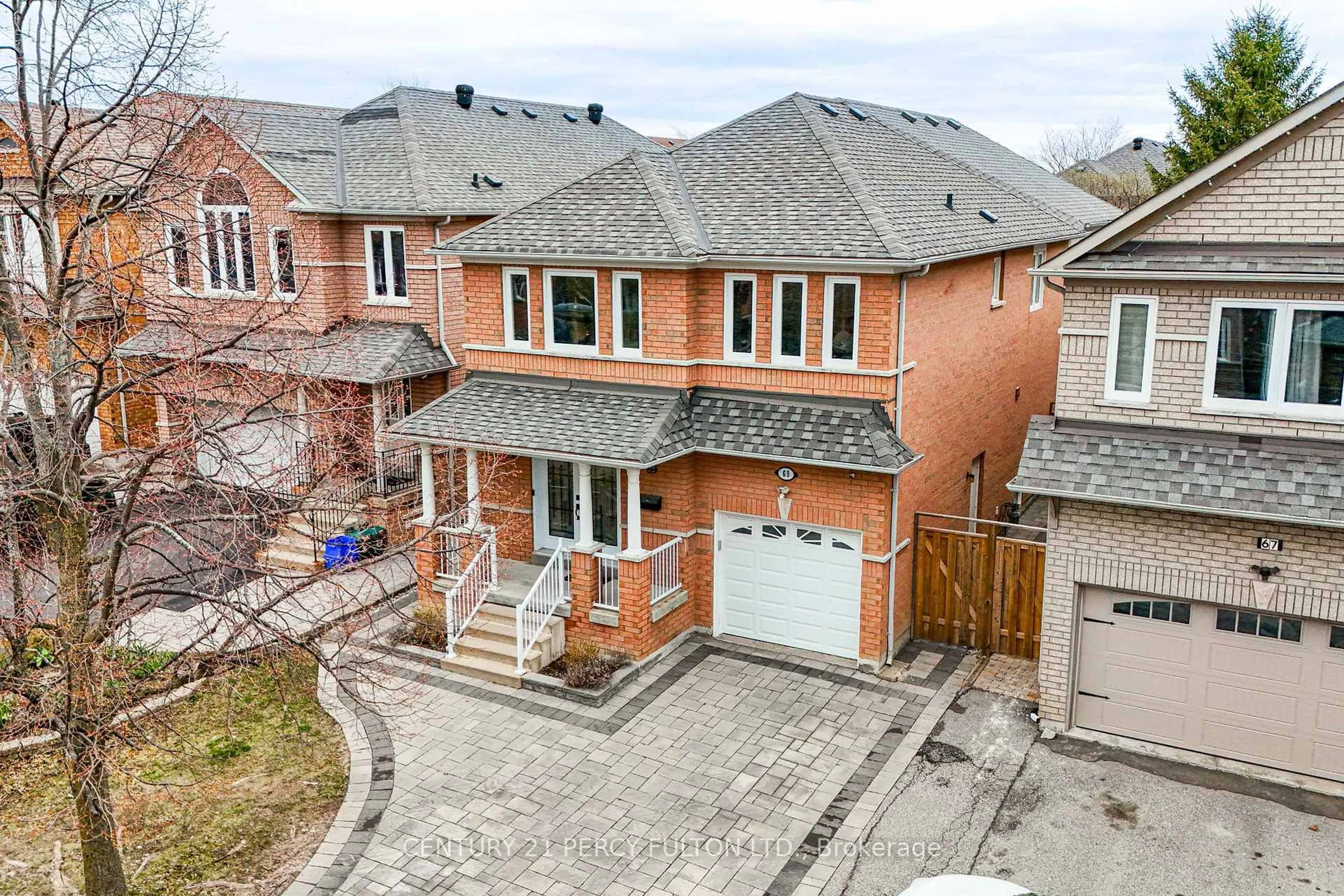 A pic from outside/outdoor area/front of a property/back of a property/a pic from drone, street for 69 Ray St, Markham Ontario L3R 4R6