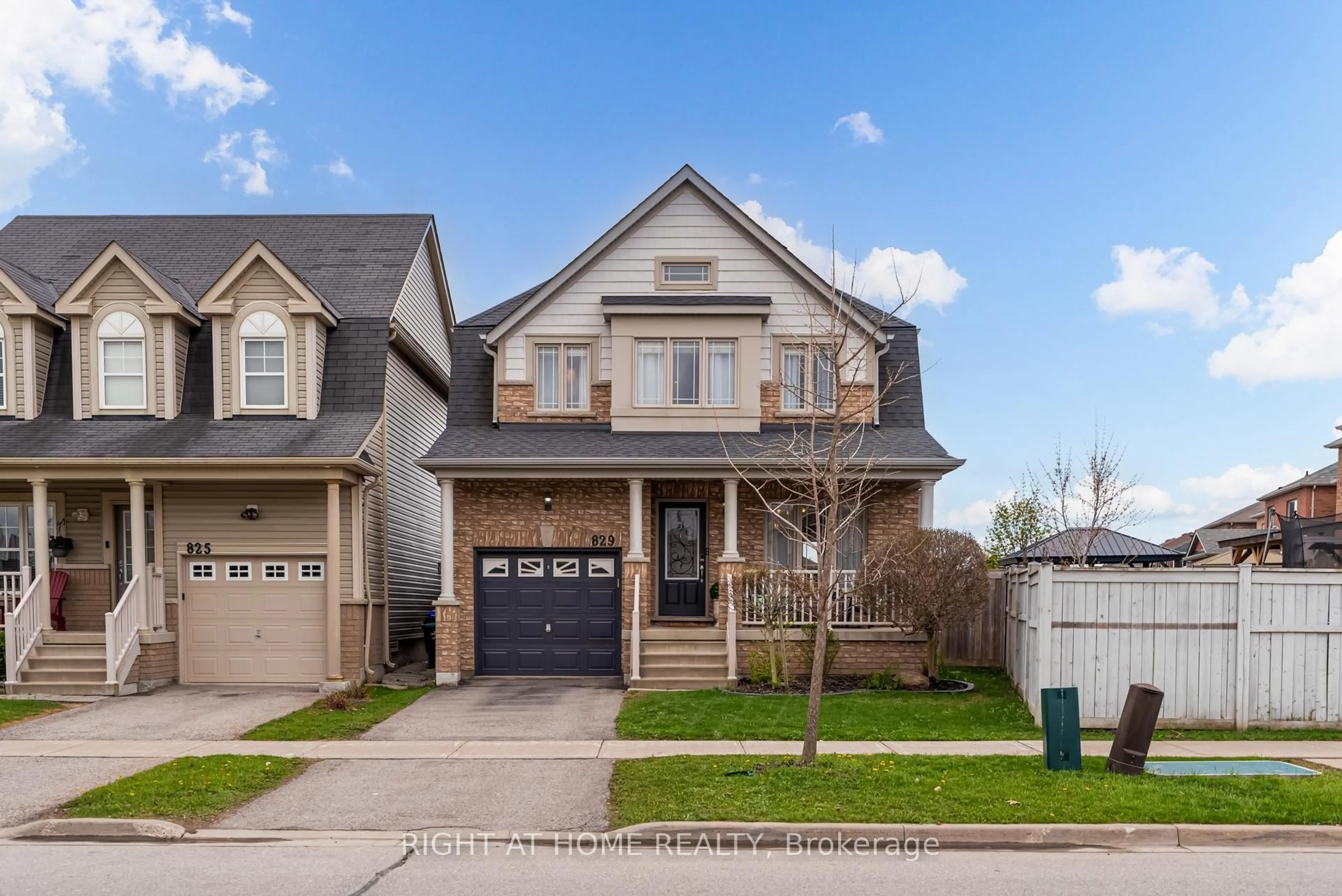 Home with vinyl exterior material, street for 829 Miller Park Ave, Bradford West Gwillimbury Ontario L3Z 0L7