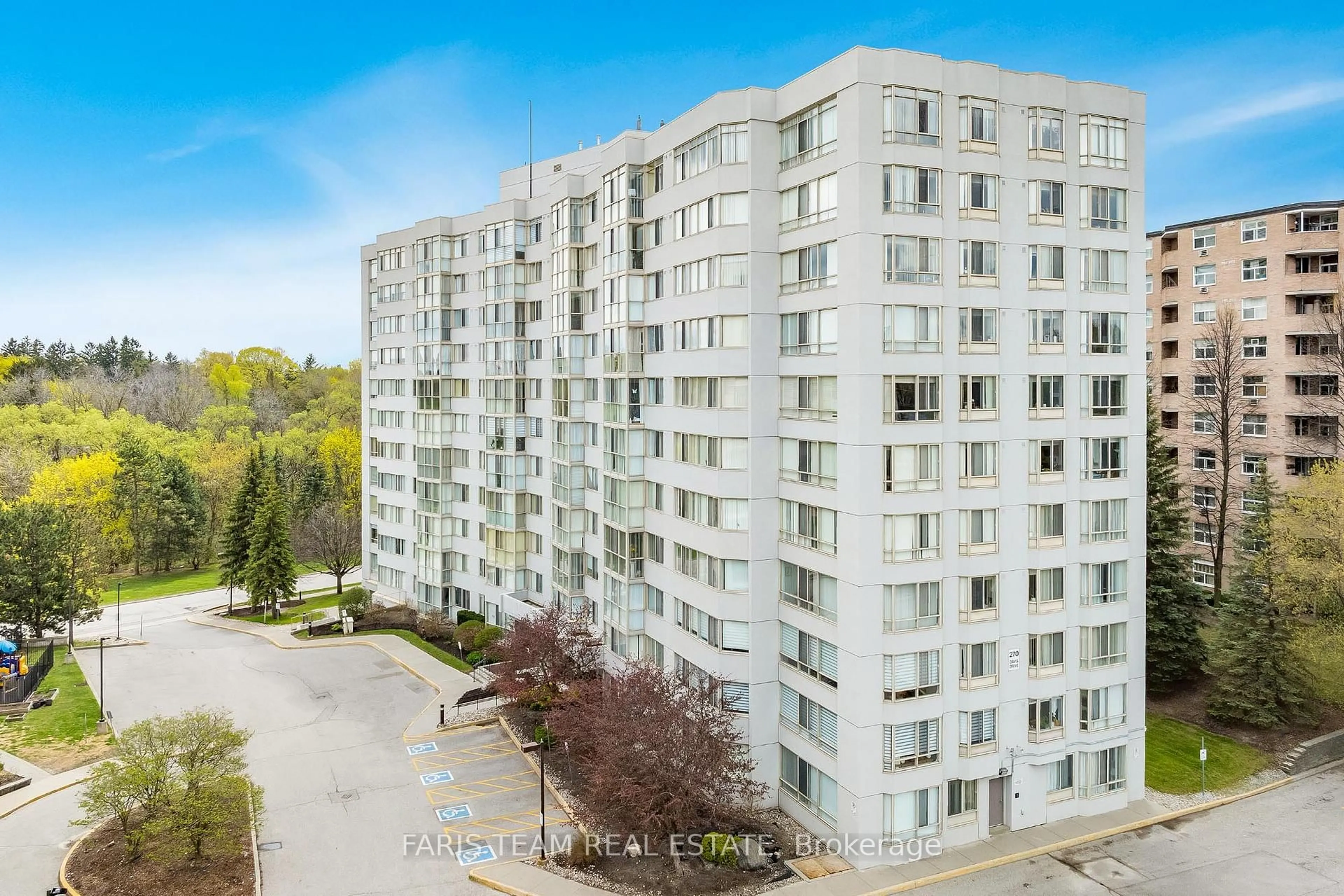 A pic from outside/outdoor area/front of a property/back of a property/a pic from drone, city buildings view from balcony for 270 Davis Dr #409, Newmarket Ontario L3Y 8K2