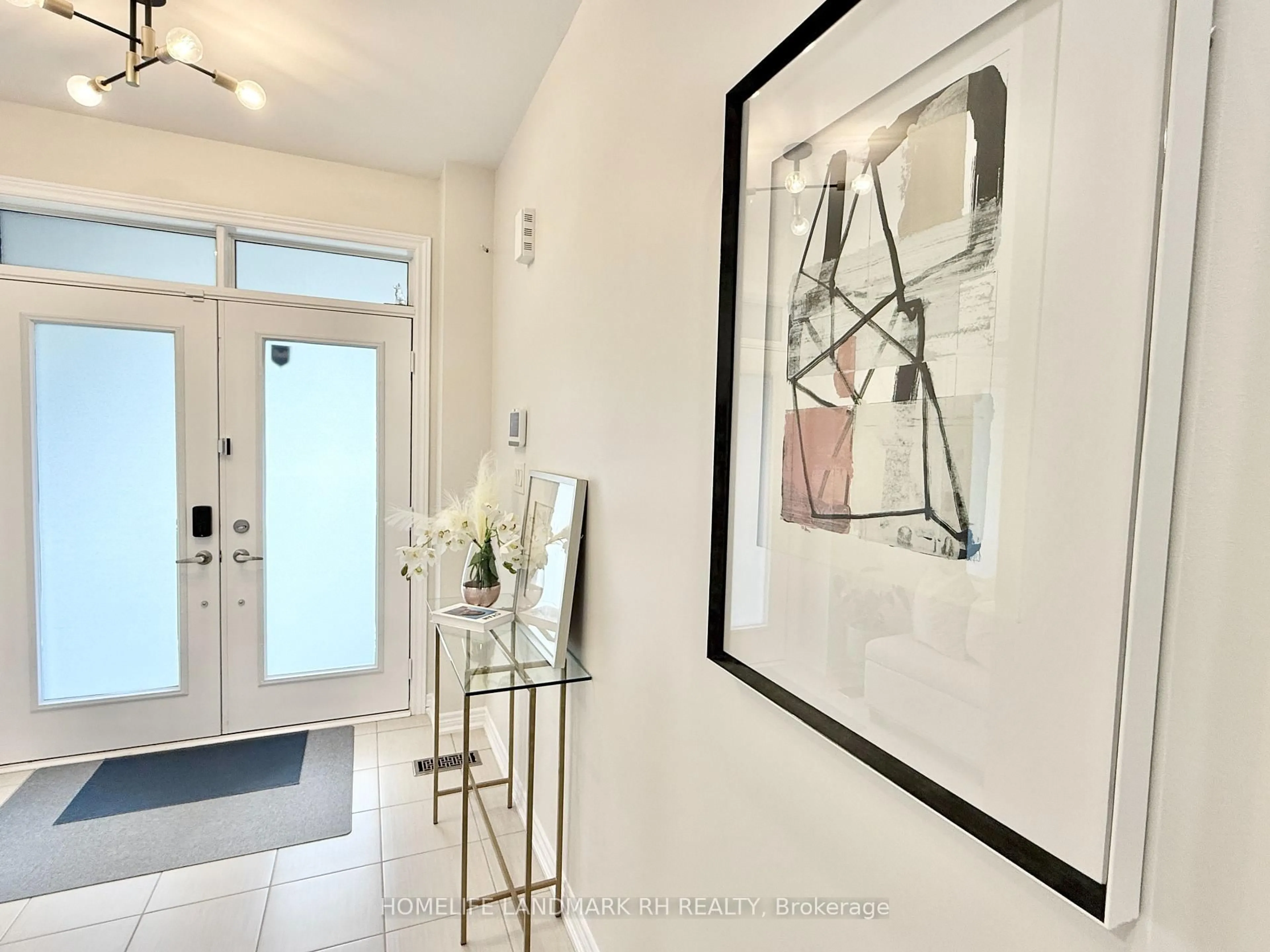 Indoor entryway for 6 Hewison Ave, Richmond Hill Ontario L4S 0J2