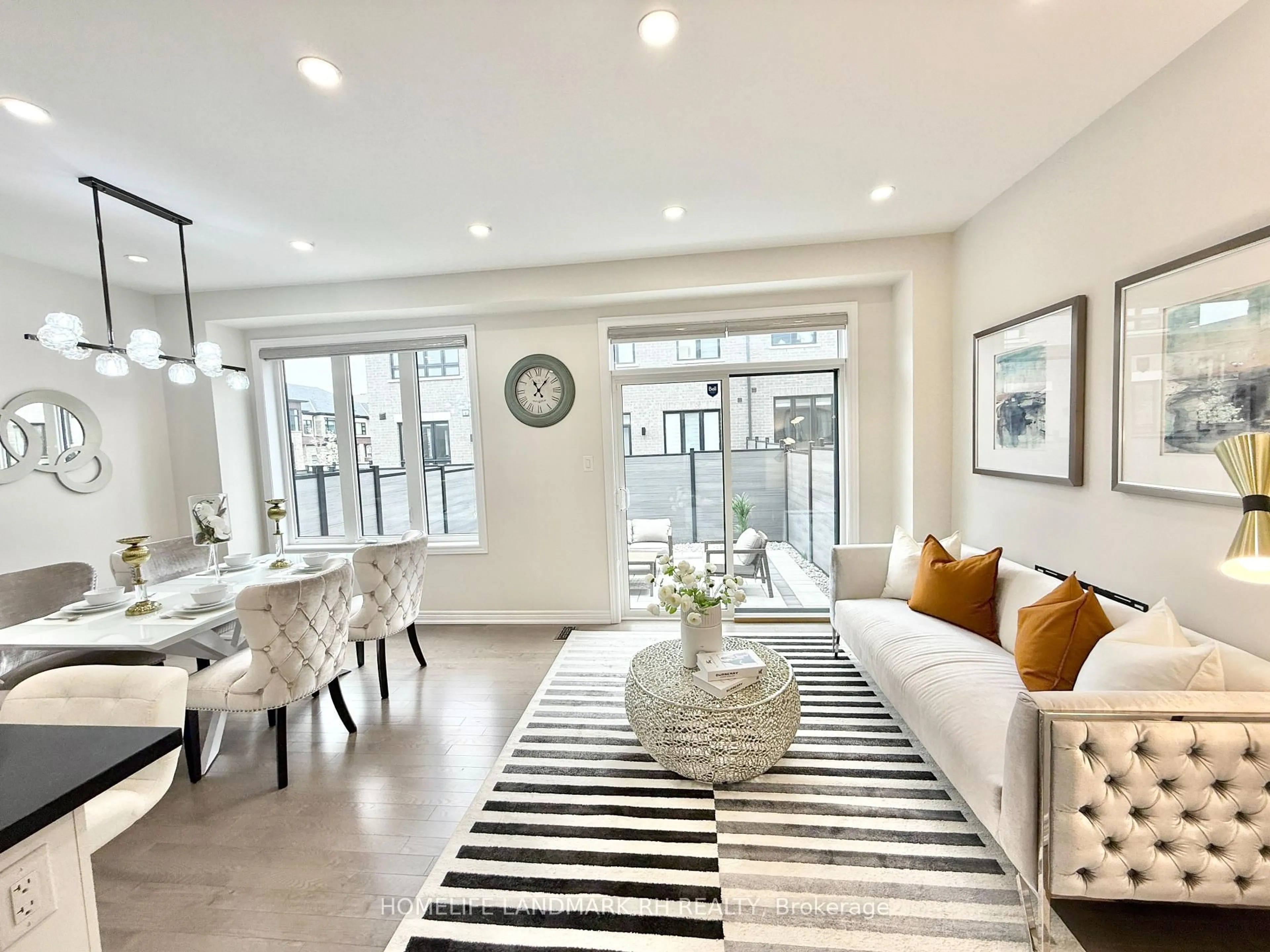 Living room with furniture, unknown for 6 Hewison Ave, Richmond Hill Ontario L4S 0J2