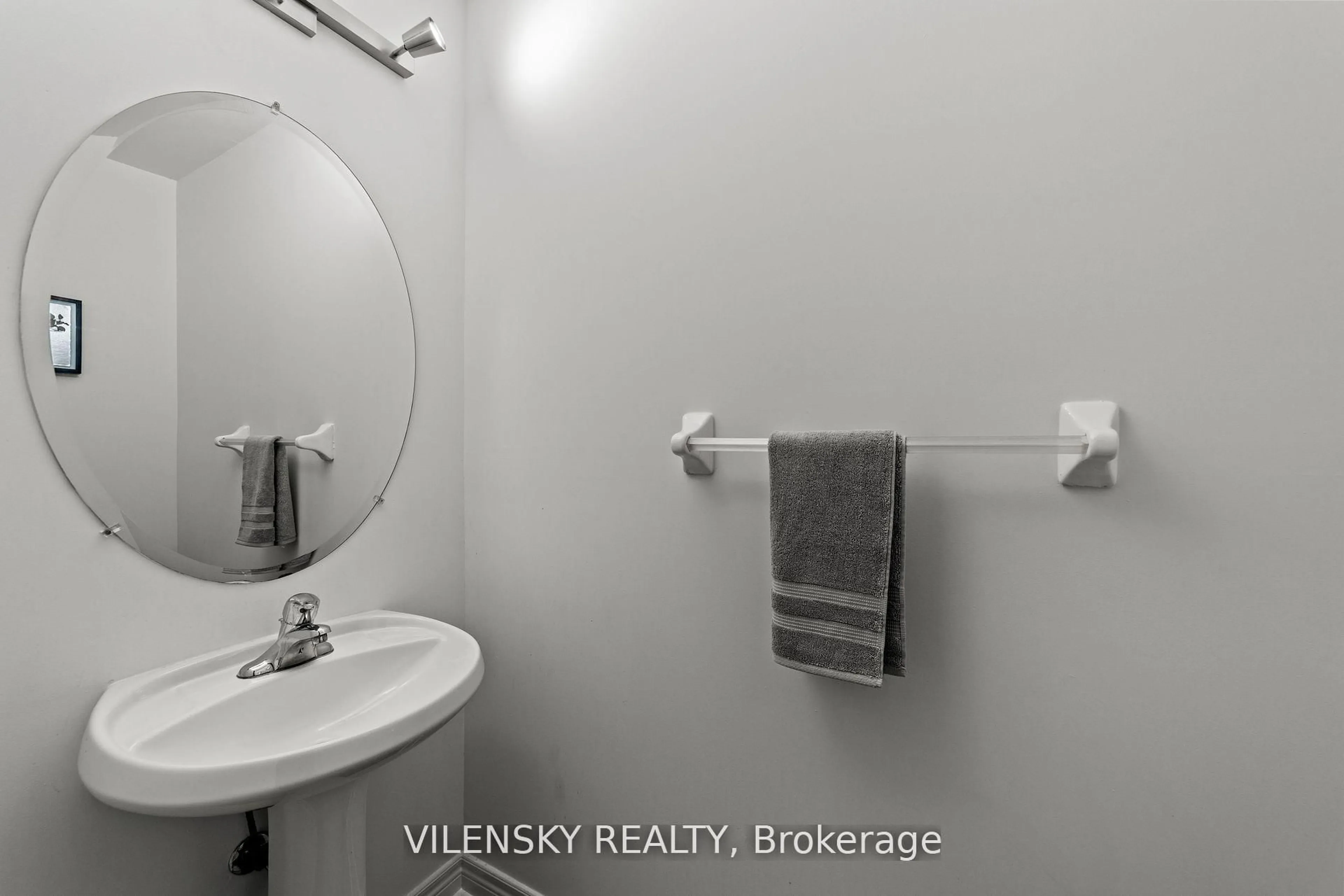 Standard bathroom, unknown for 37 Balsamwood Rd, Vaughan Ontario L4J 9E2
