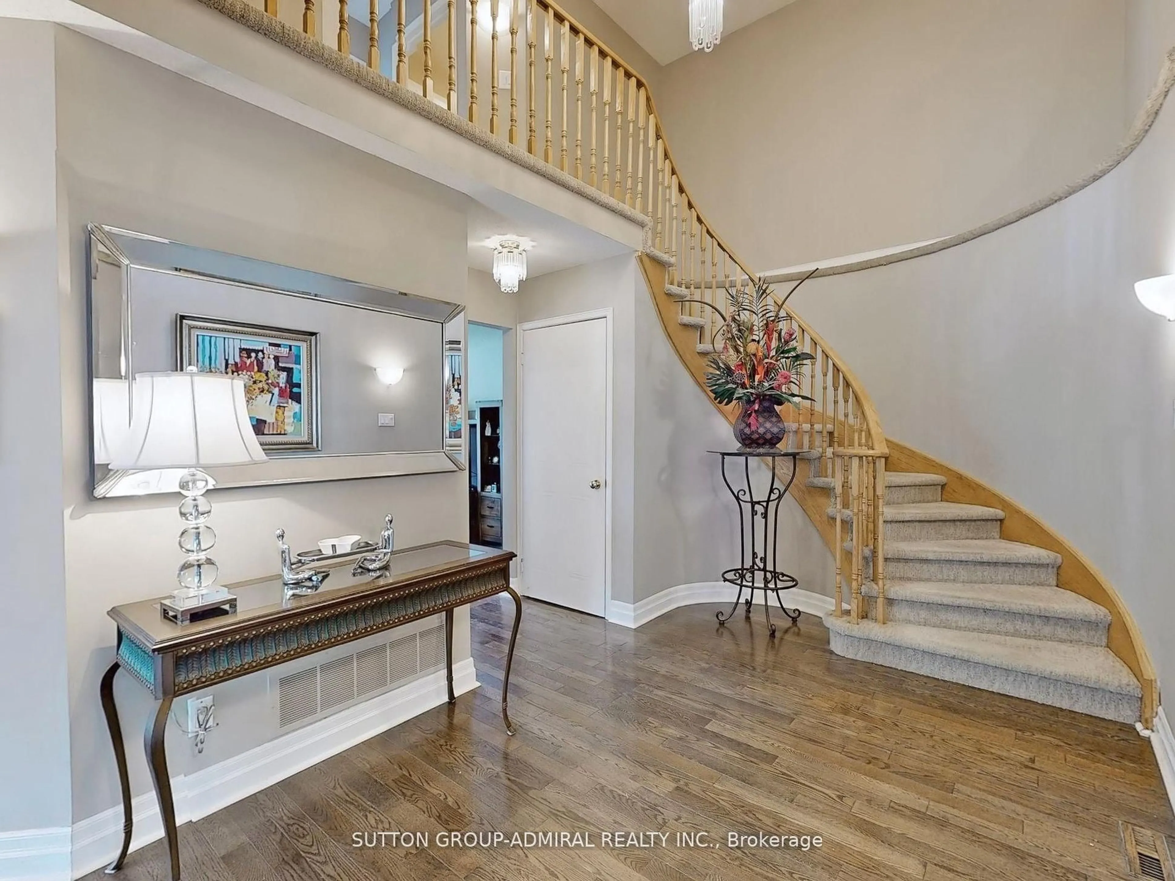 Indoor foyer for 271 Rose Green Dr, Vaughan Ontario L4J 4S8