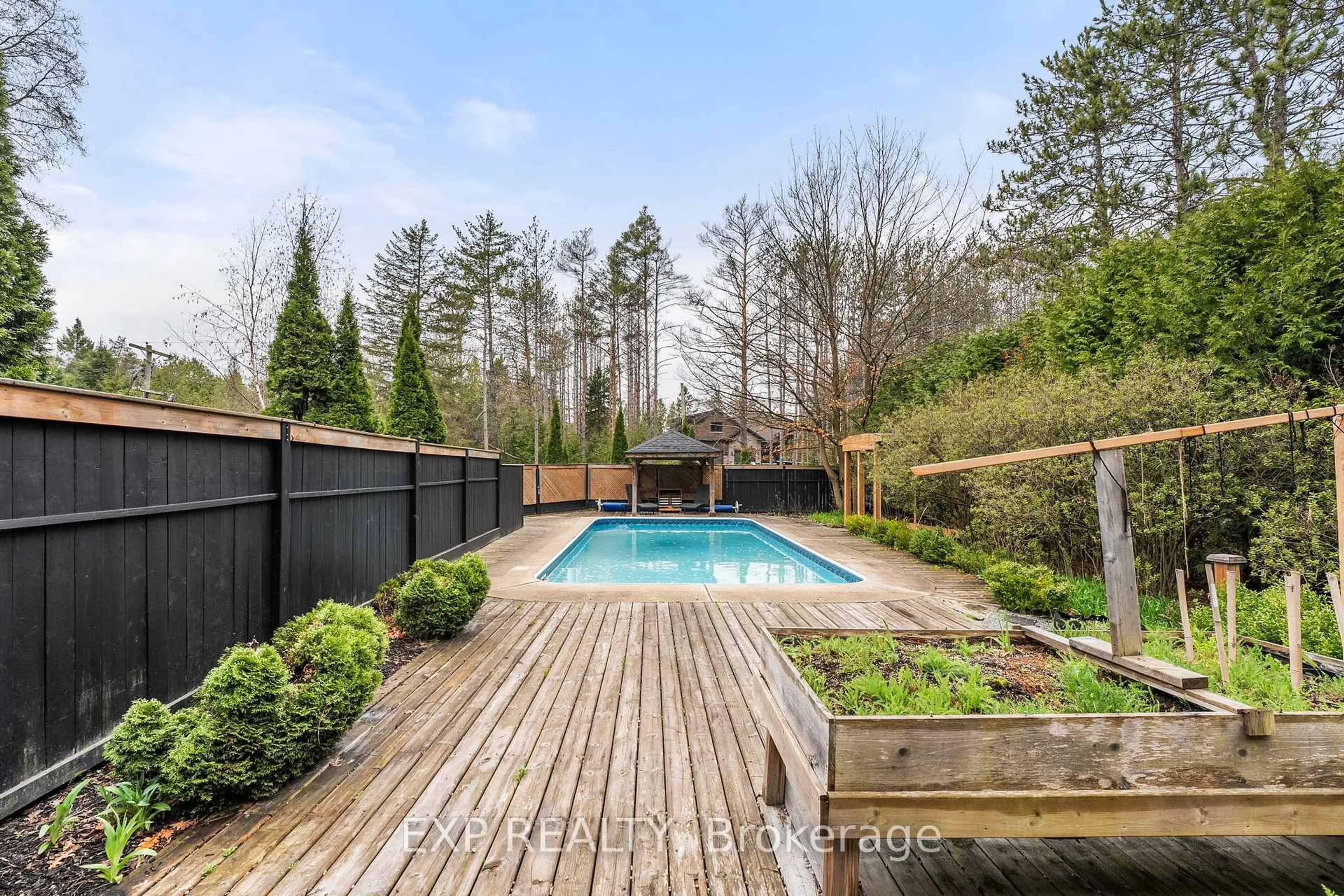 Pool for 37 Manniku Rd, Georgina Ontario L9P 1R2