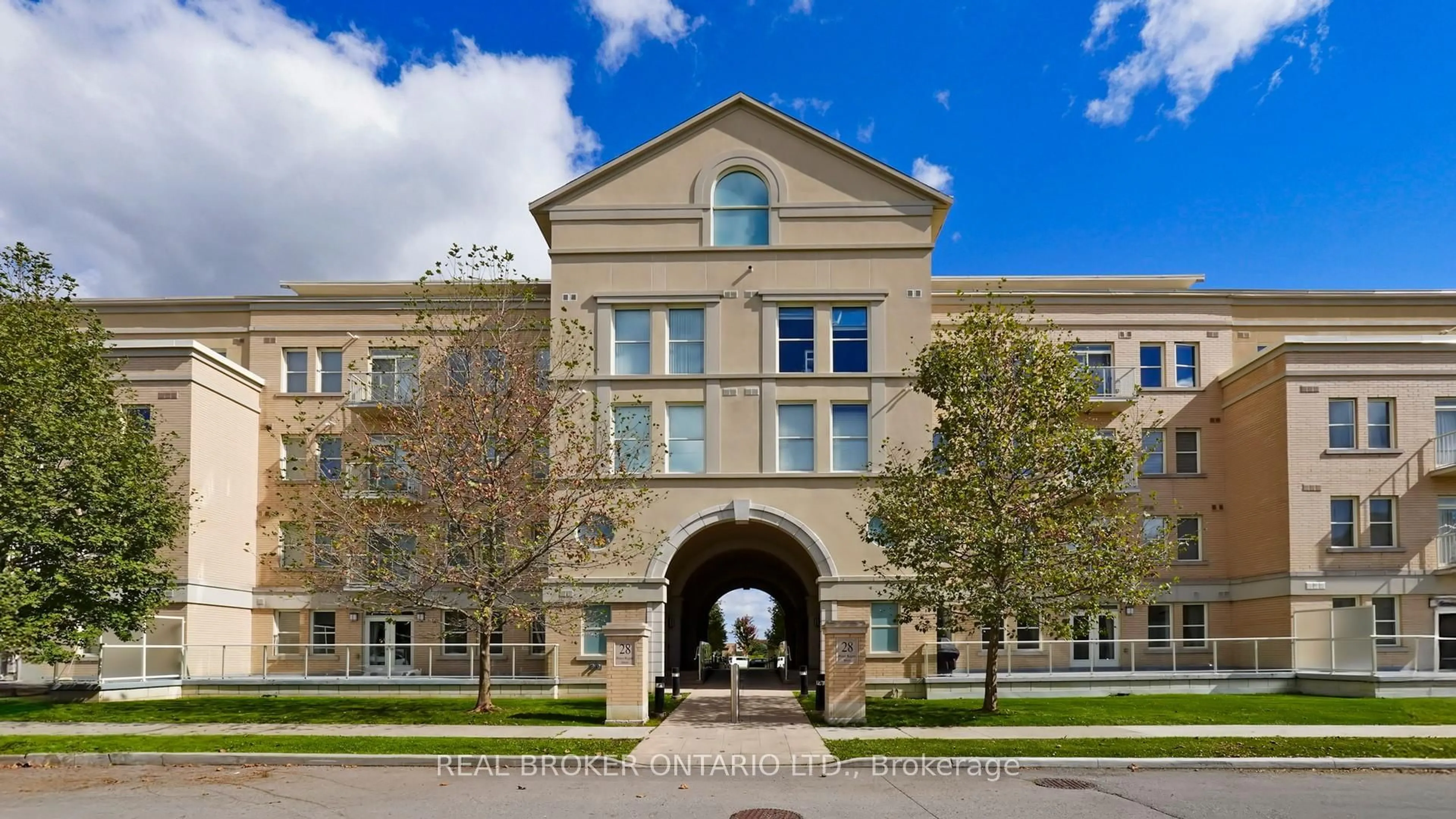 Indoor foyer for 28 Prince Regent St #347, Markham Ontario L6C 0V5
