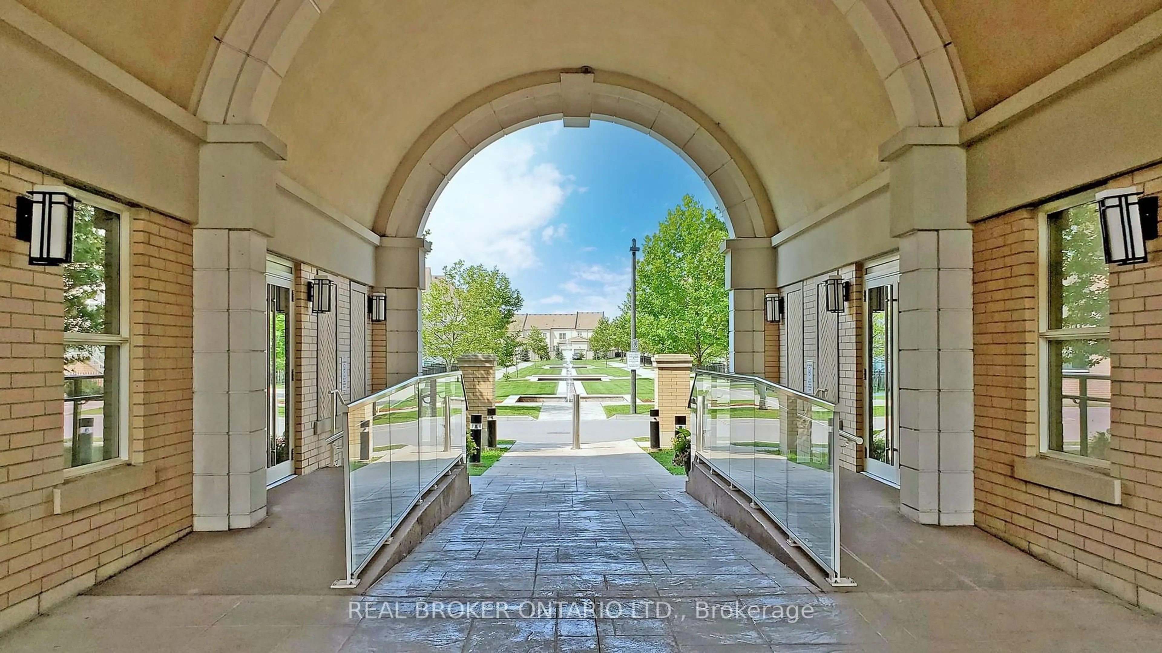 Indoor foyer for 28 Prince Regent St #347, Markham Ontario L6C 0V5