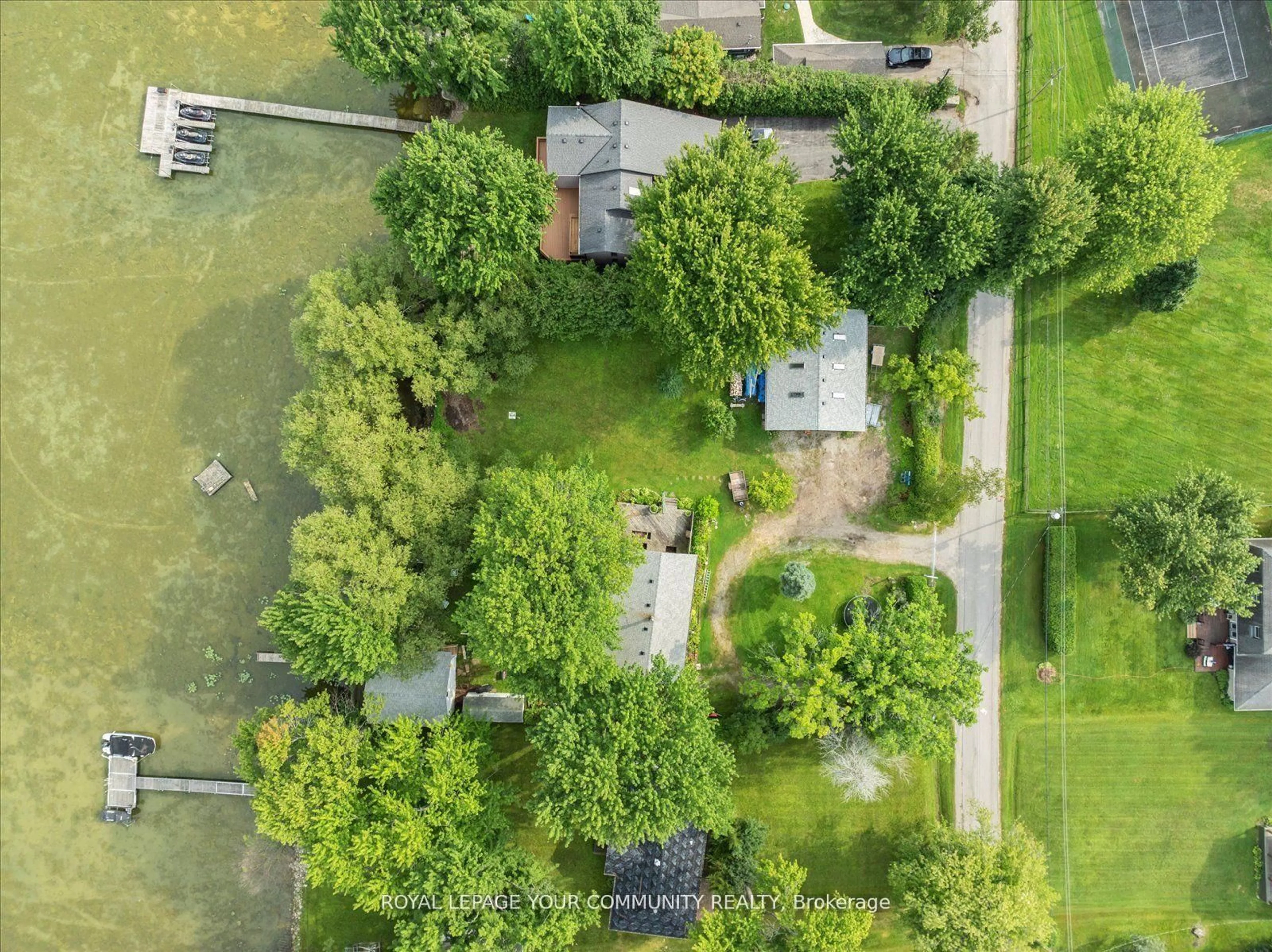 A pic from outside/outdoor area/front of a property/back of a property/a pic from drone, unknown for 580 Duclos Point Rd, Georgina Ontario L0E 1N0