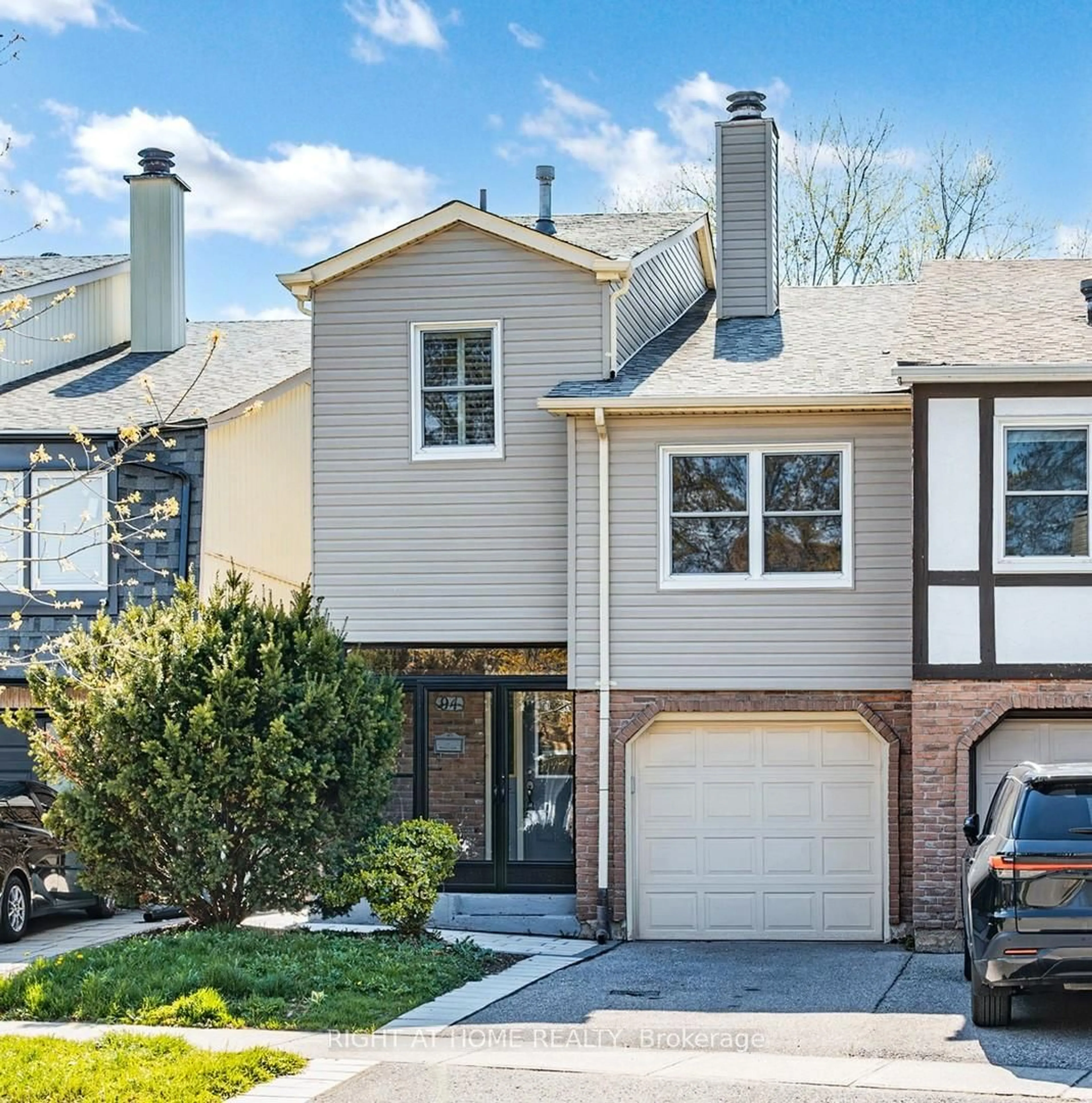 Home with vinyl exterior material, street for 94 Reginald Cres, Markham Ontario L3P 3T9