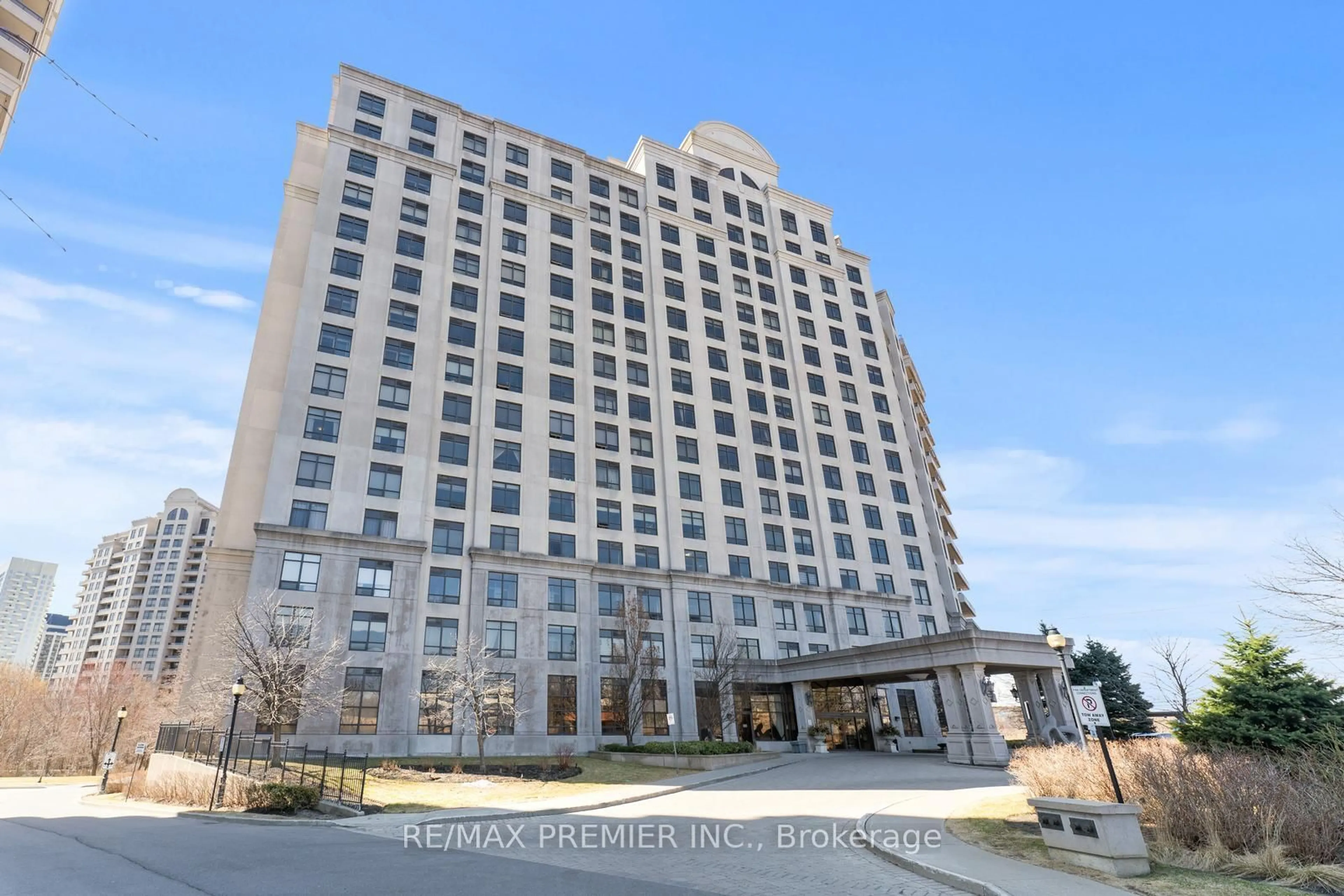 Indoor foyer for 9235 Jane St #209, Vaughan Ontario L6A 0J8