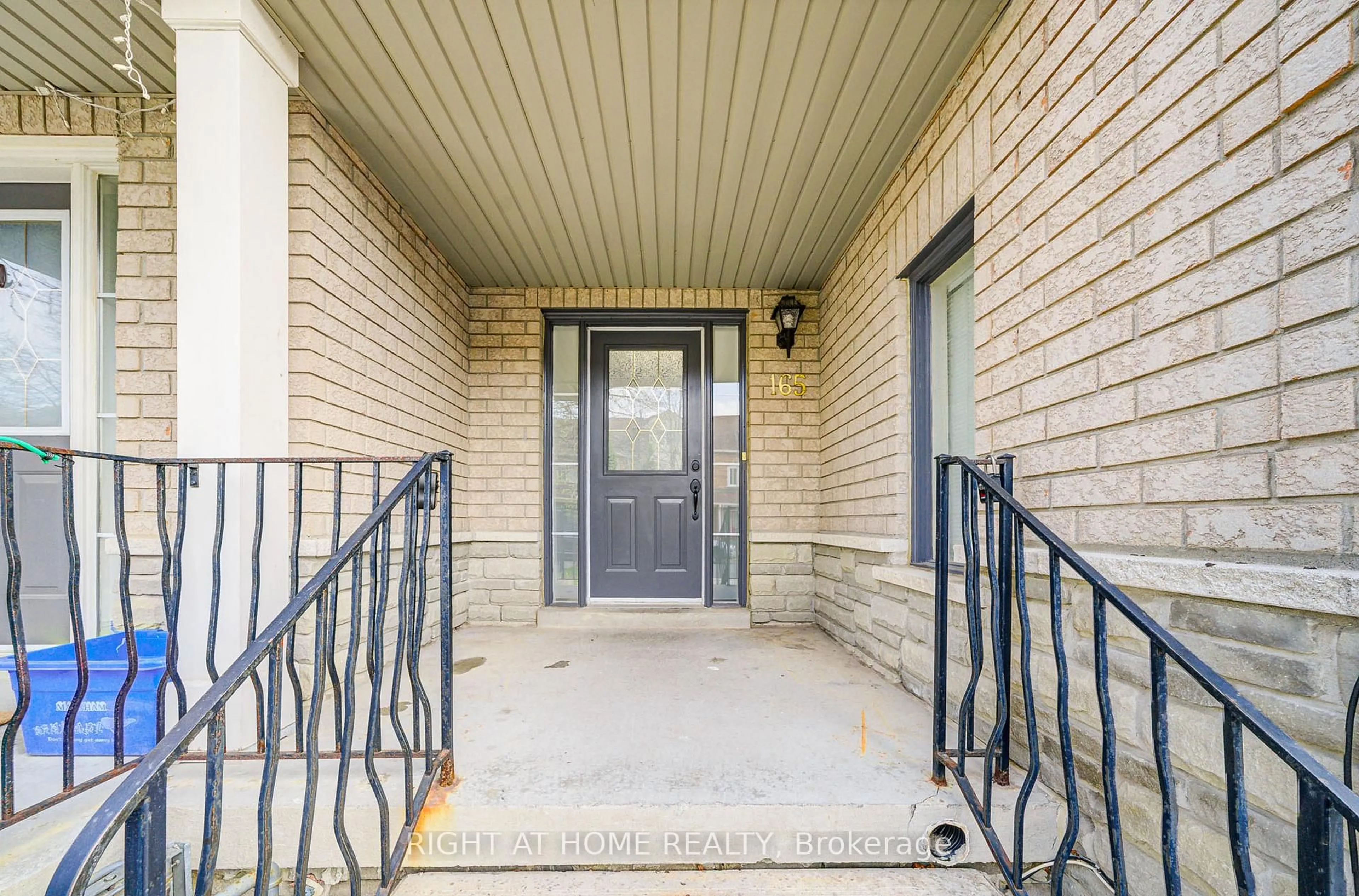 Indoor entryway for 165 Trail Ridge Lane, Markham Ontario L6C 2C6