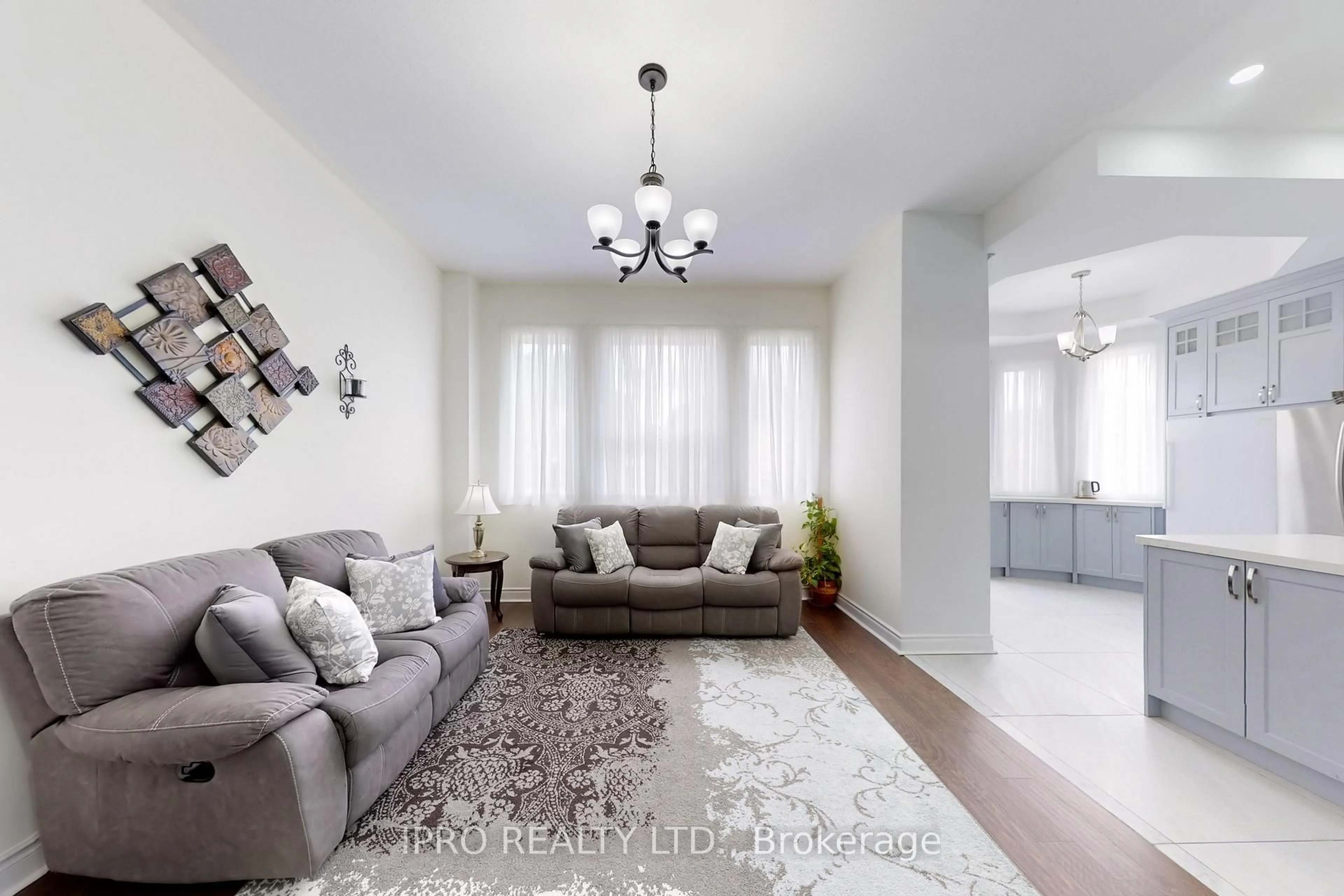 Living room with furniture, unknown for 4 Copperstone Cres, Richmond Hill Ontario L4S 2C4