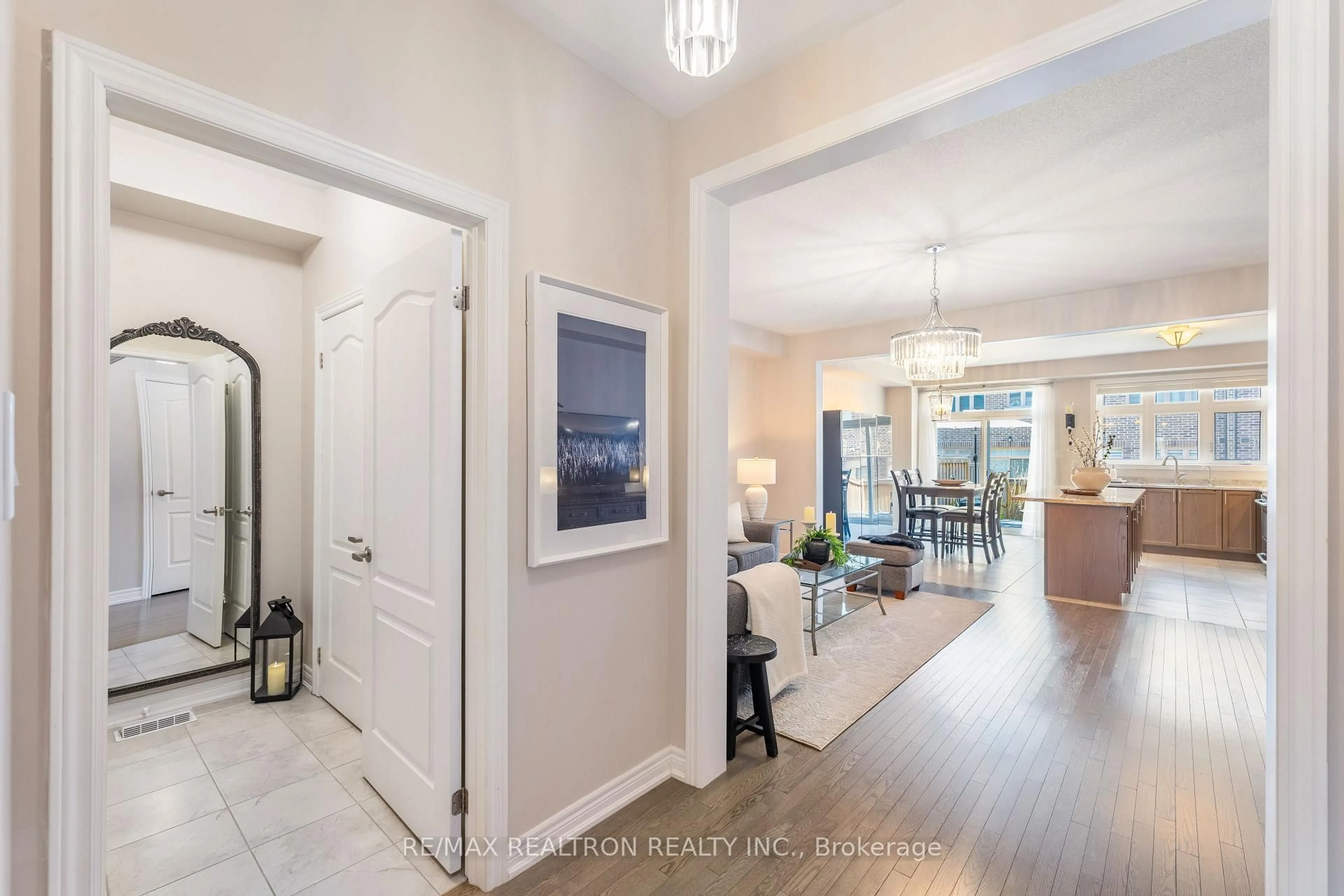 Indoor entryway for 149 Beechborough Cres, East Gwillimbury Ontario L9N 0P1