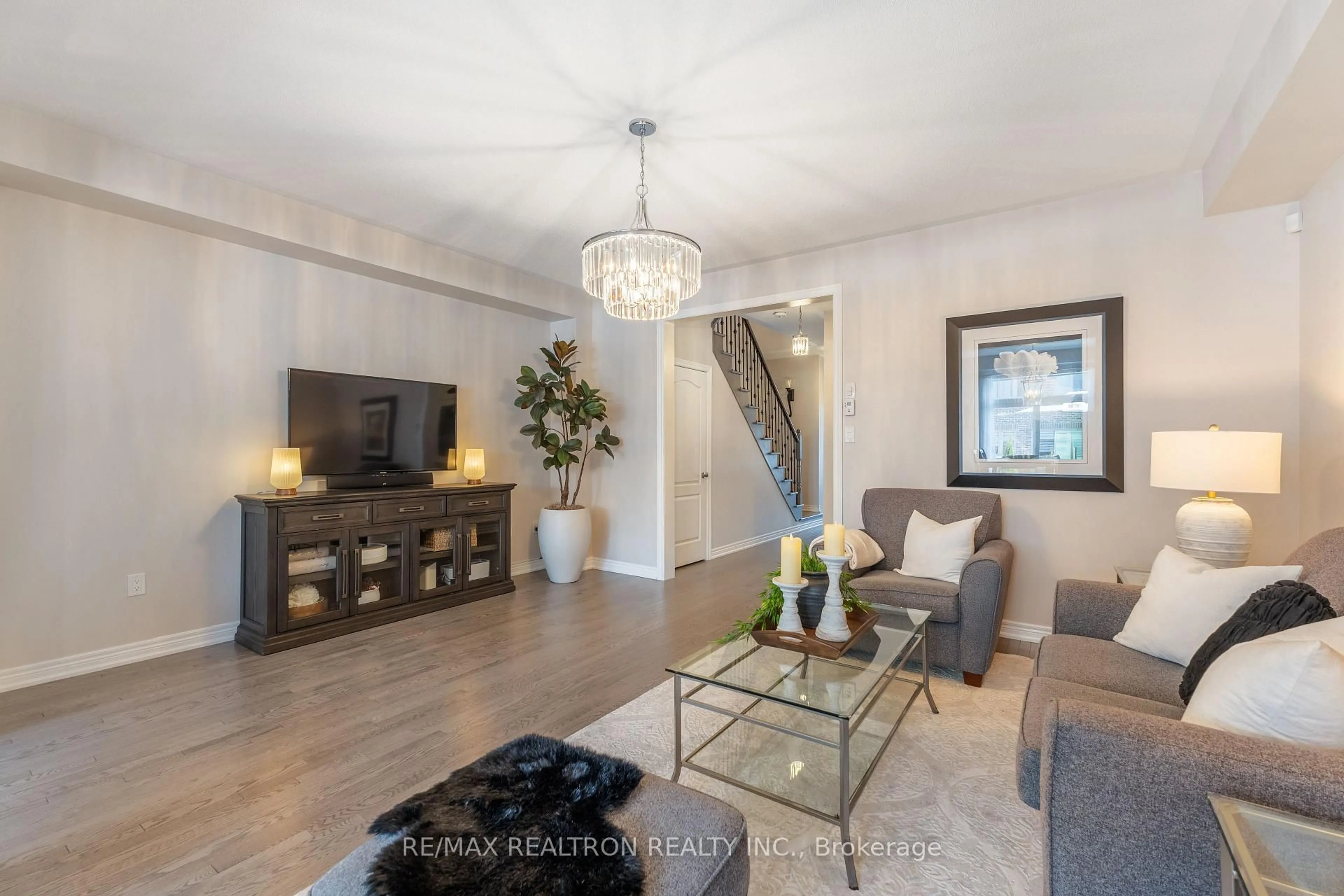 Living room with furniture, unknown for 149 Beechborough Cres, East Gwillimbury Ontario L9N 0P1