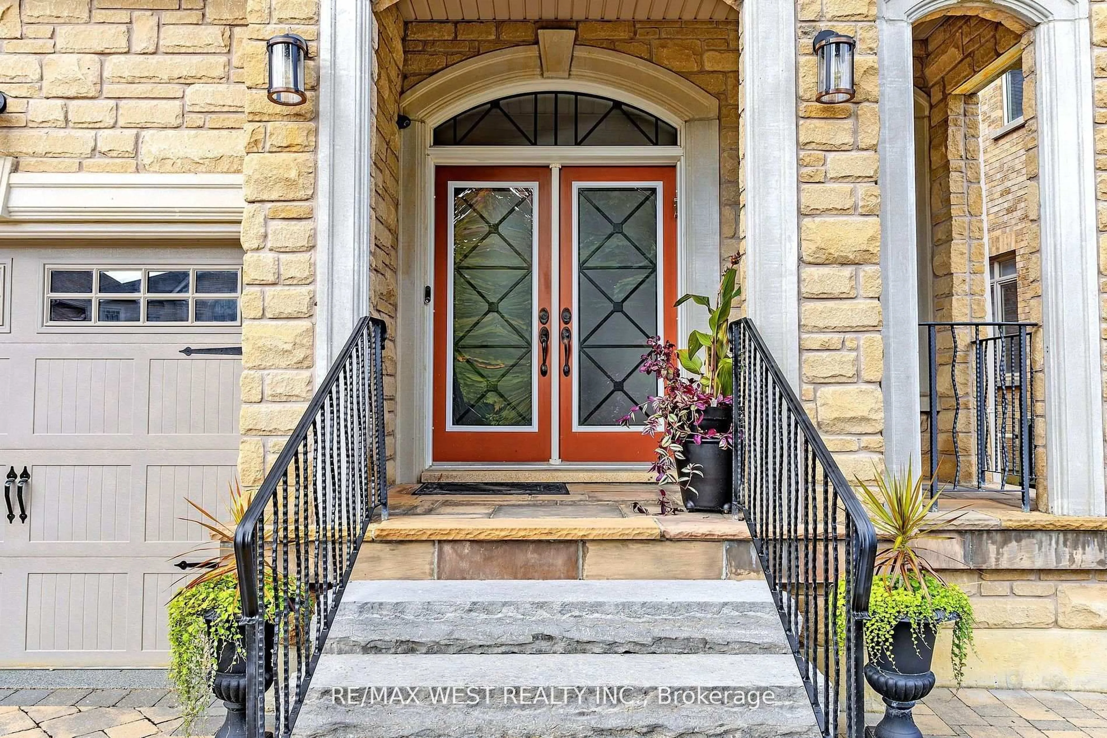 Indoor entryway for 242 Marc Santi Blvd, Vaughan Ontario L6A 0K8