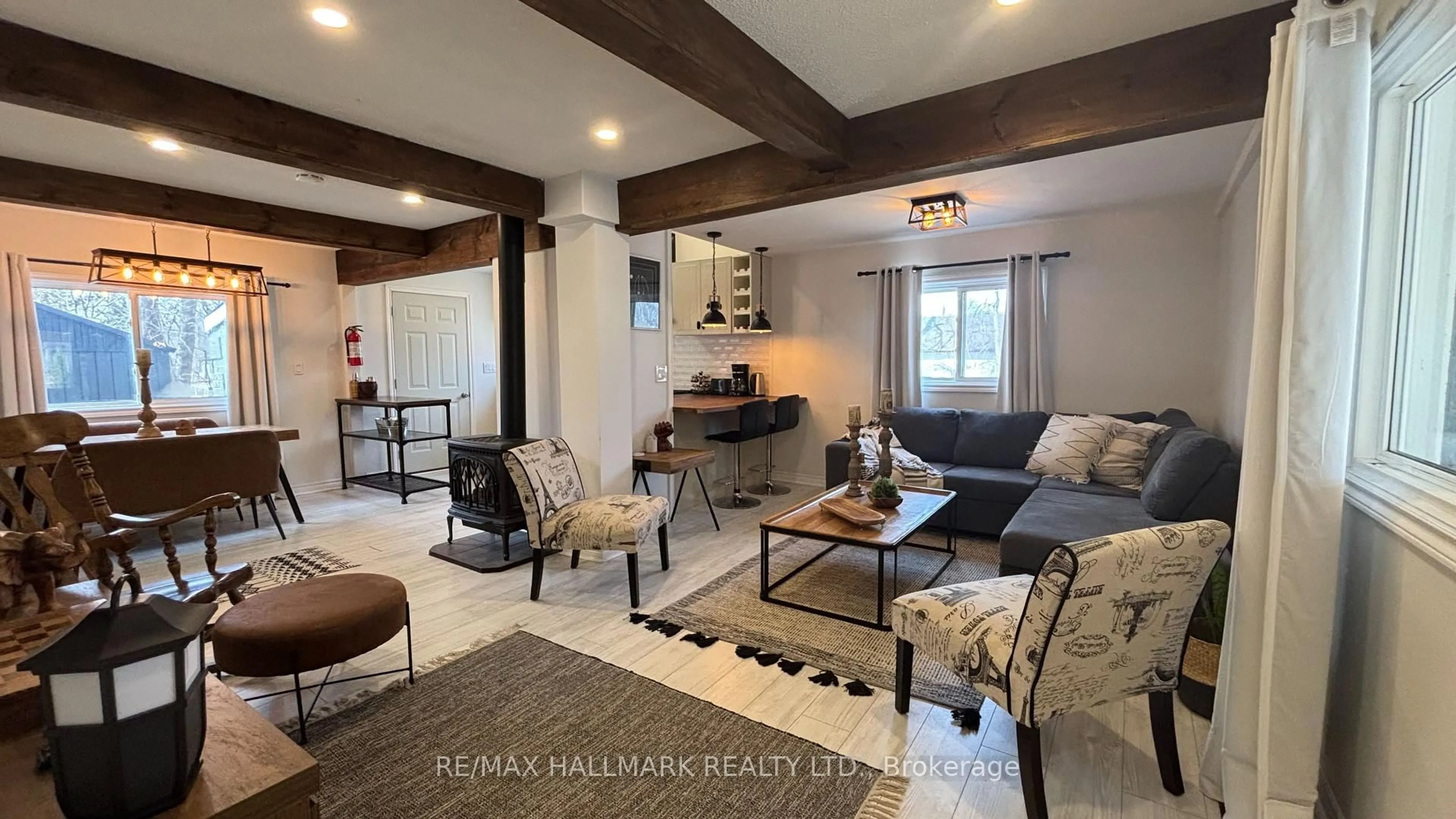 Living room with furniture, unknown for 6 Port St, Georgina Ontario L0E 1N0